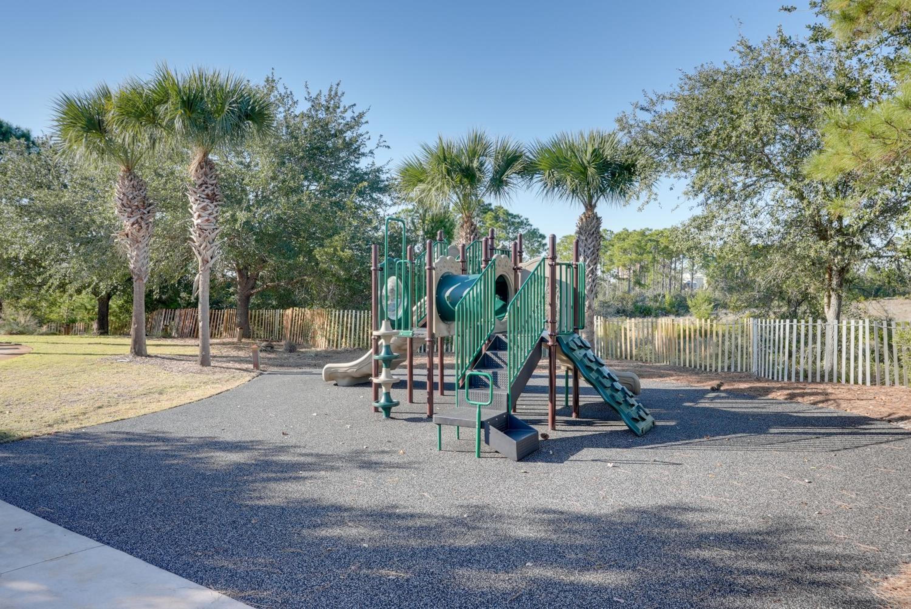 Stroll to Shore Airy Home with Lanai in Port St Joe