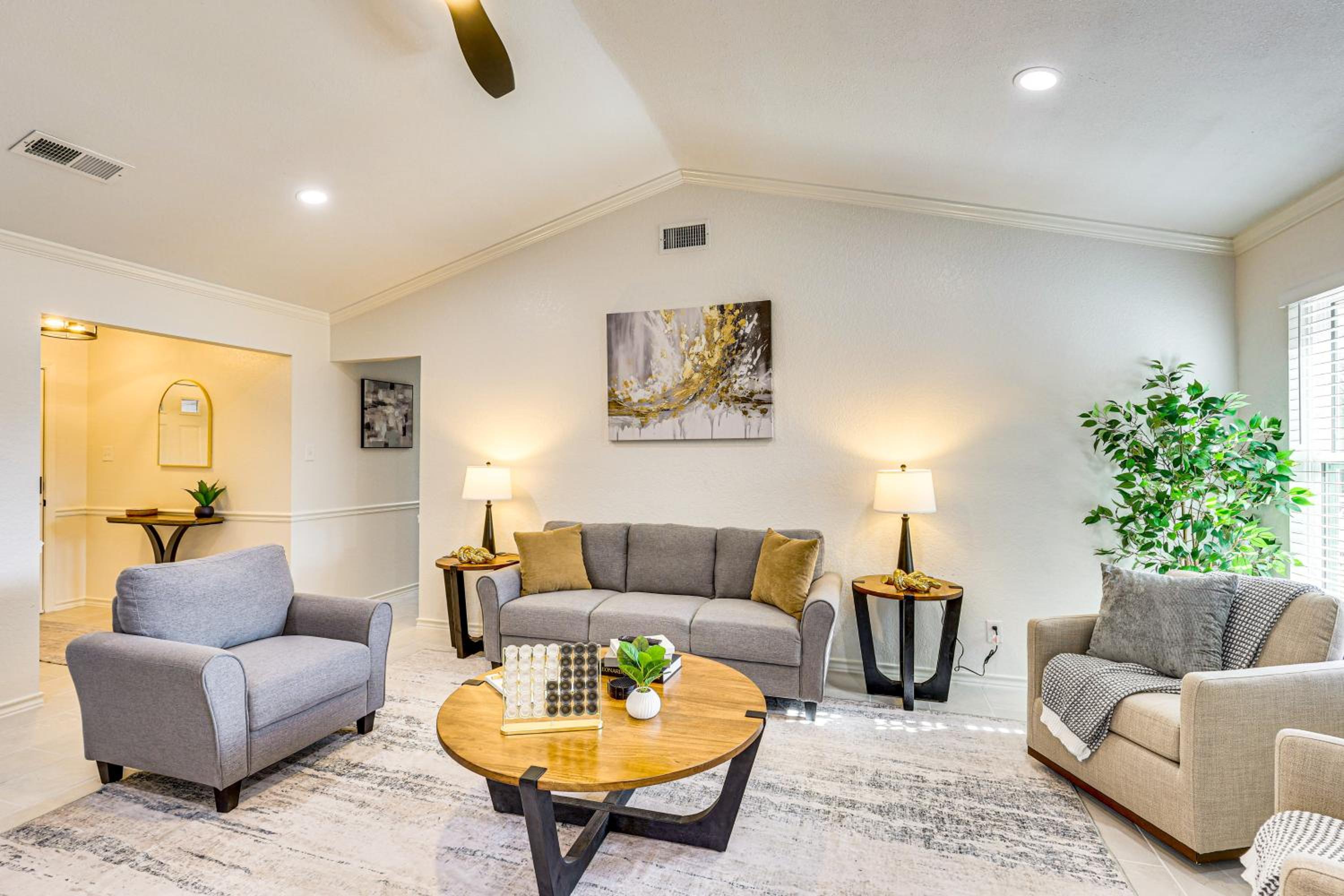 Hot Tub and Fire Pit Home Near Downtown Texarkana