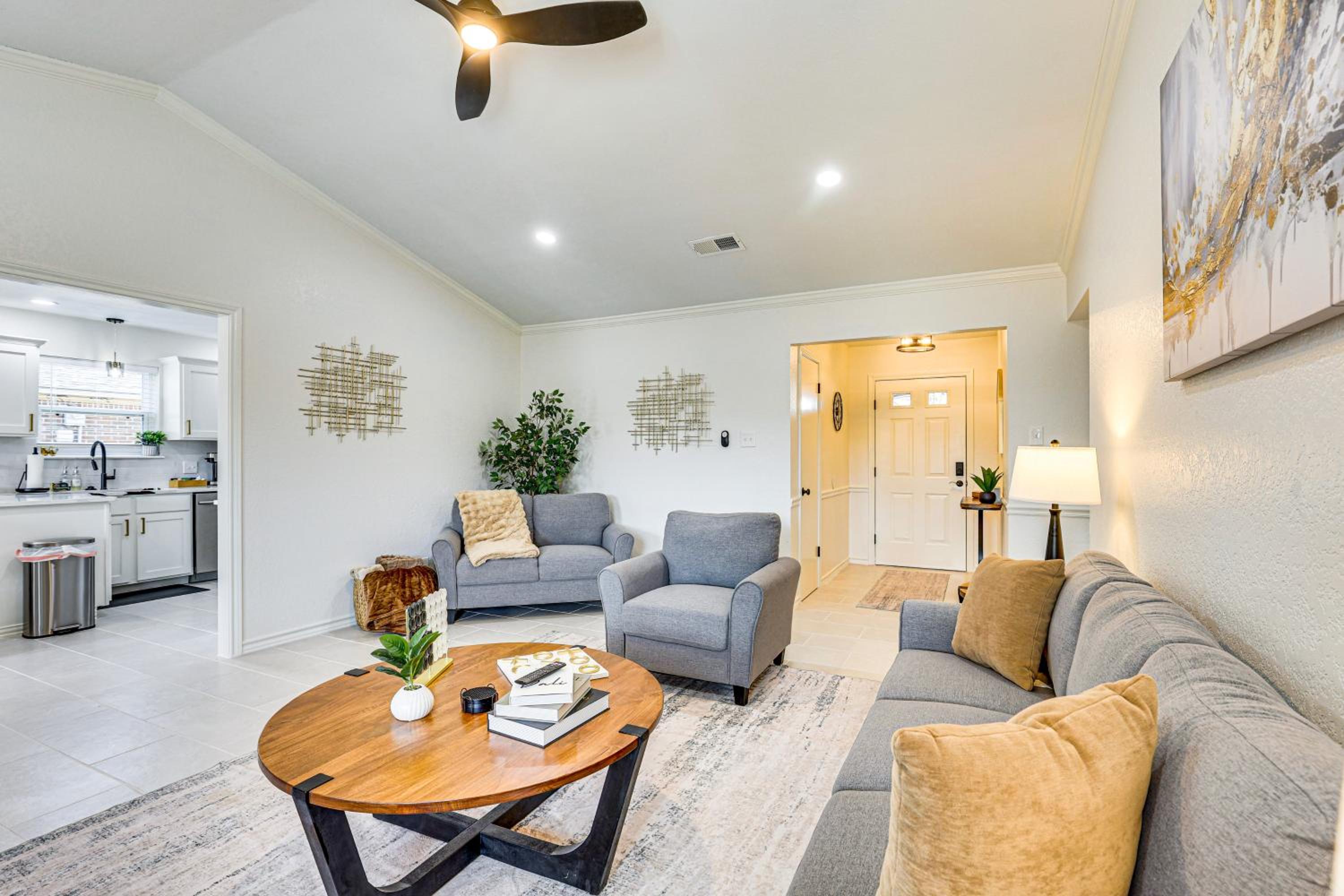 Hot Tub and Fire Pit Home Near Downtown Texarkana