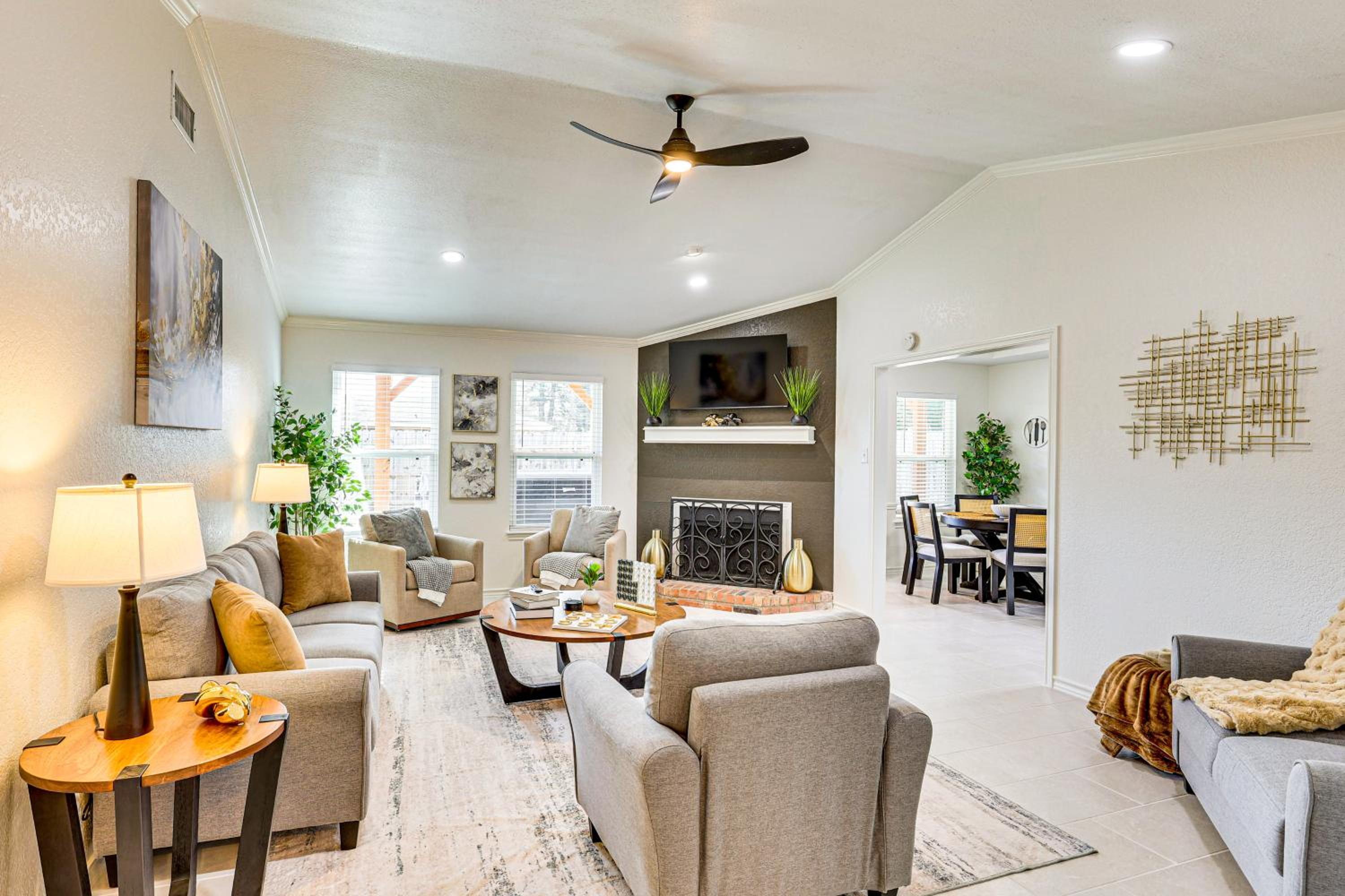 Hot Tub and Fire Pit Home Near Downtown Texarkana