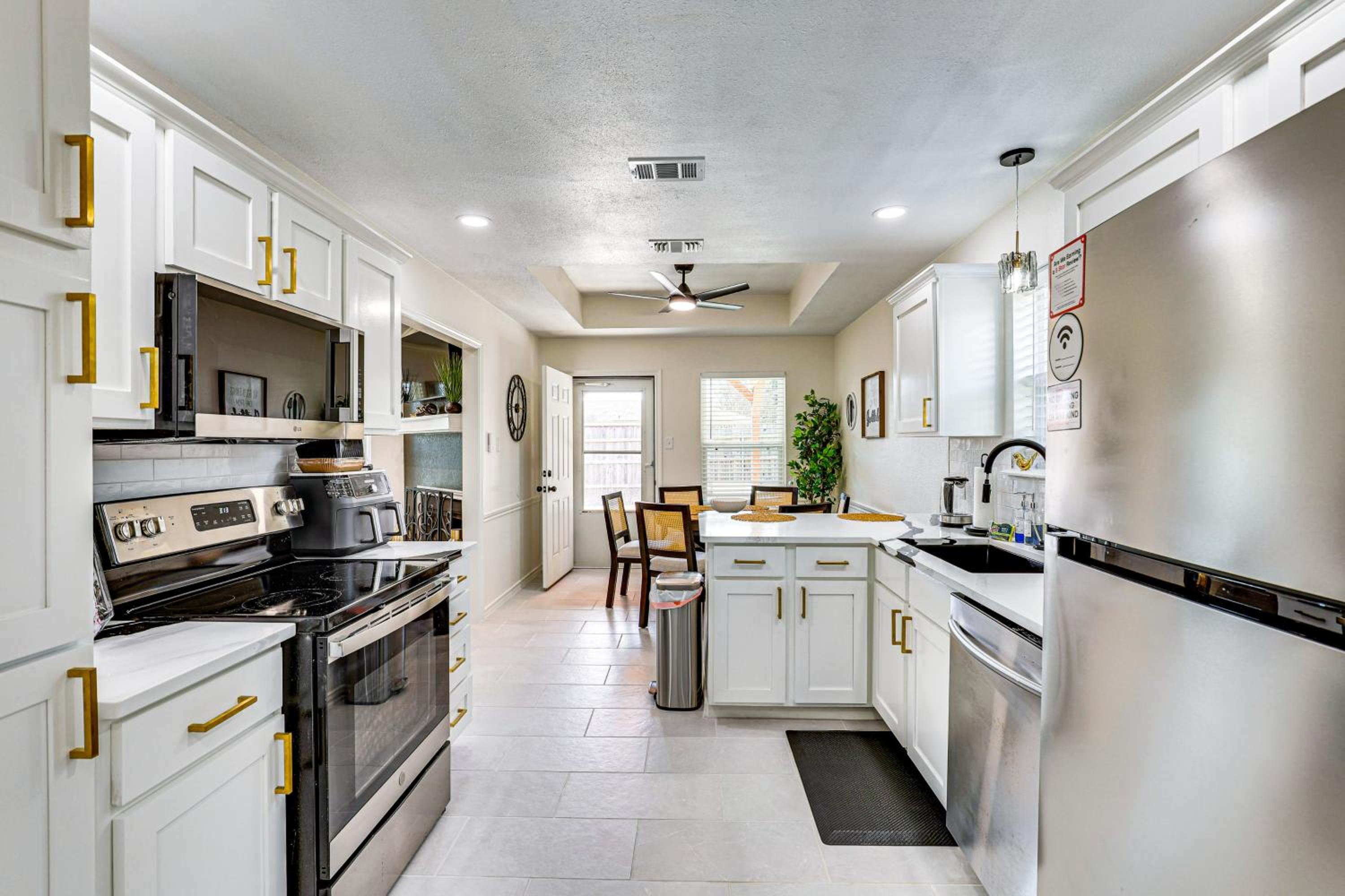 Hot Tub and Fire Pit Home Near Downtown Texarkana