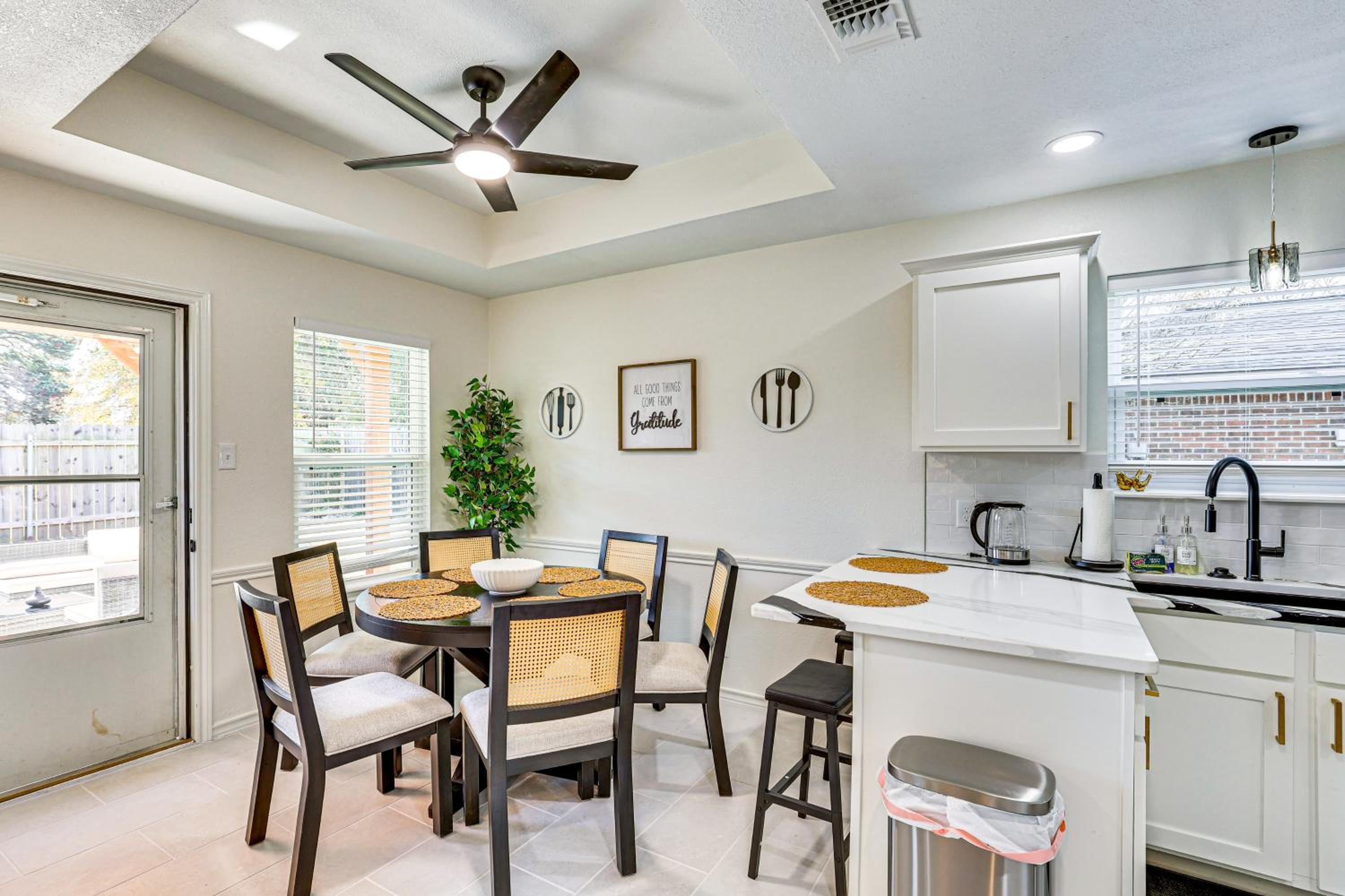 Hot Tub and Fire Pit Home Near Downtown Texarkana