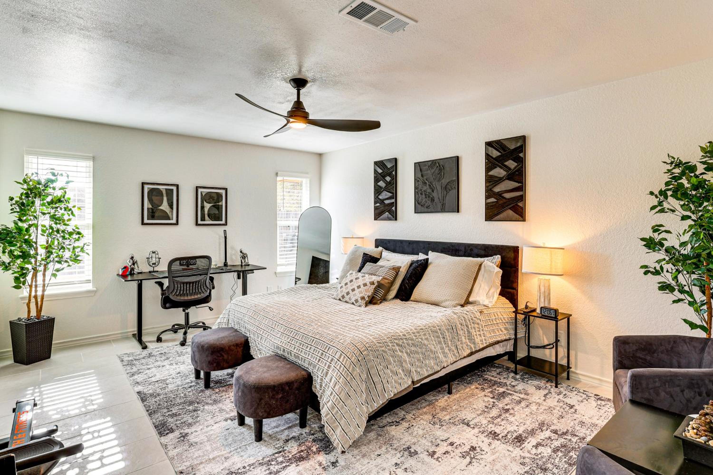 Hot Tub and Fire Pit Home Near Downtown Texarkana