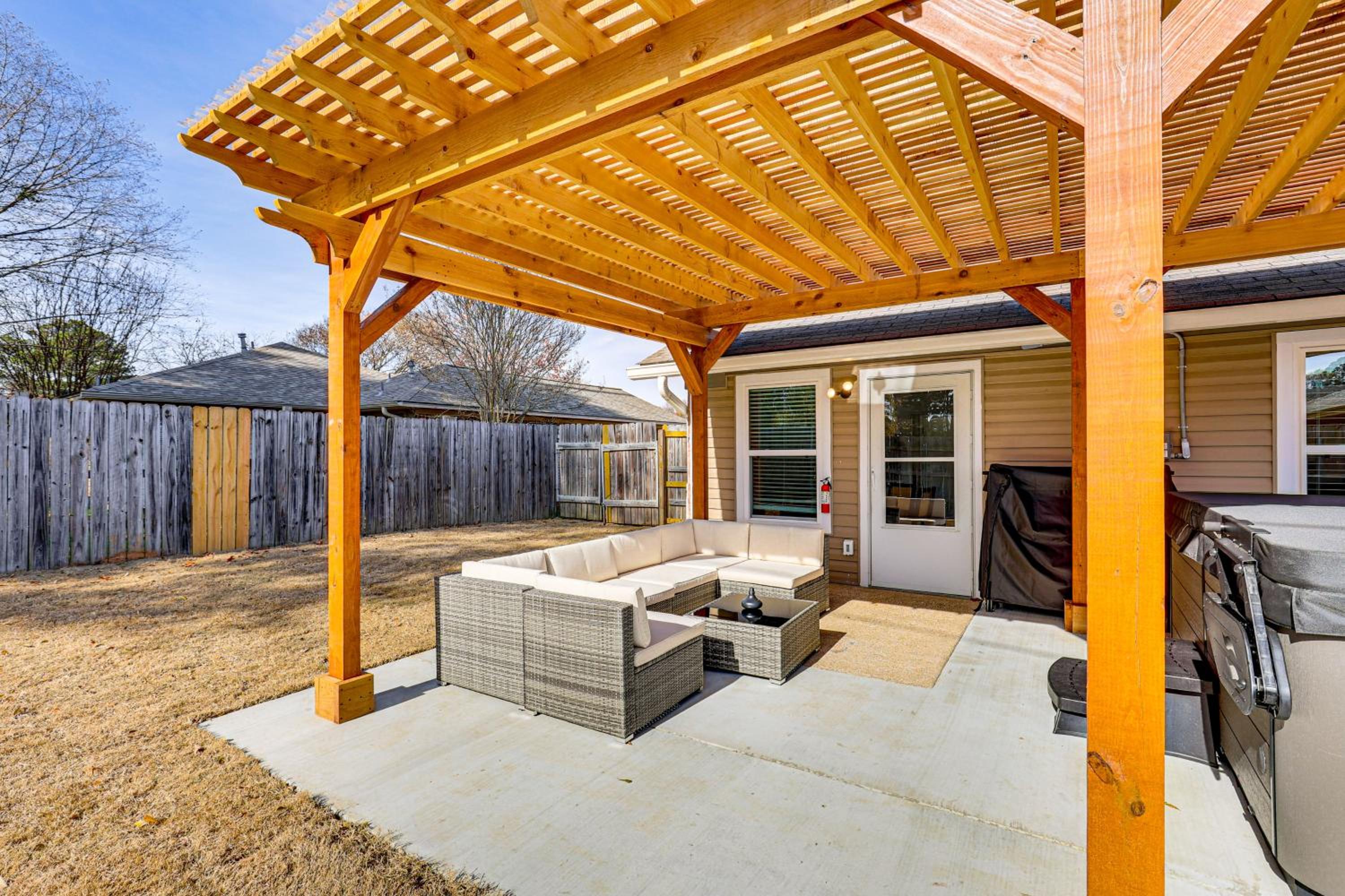 Hot Tub and Fire Pit Home Near Downtown Texarkana