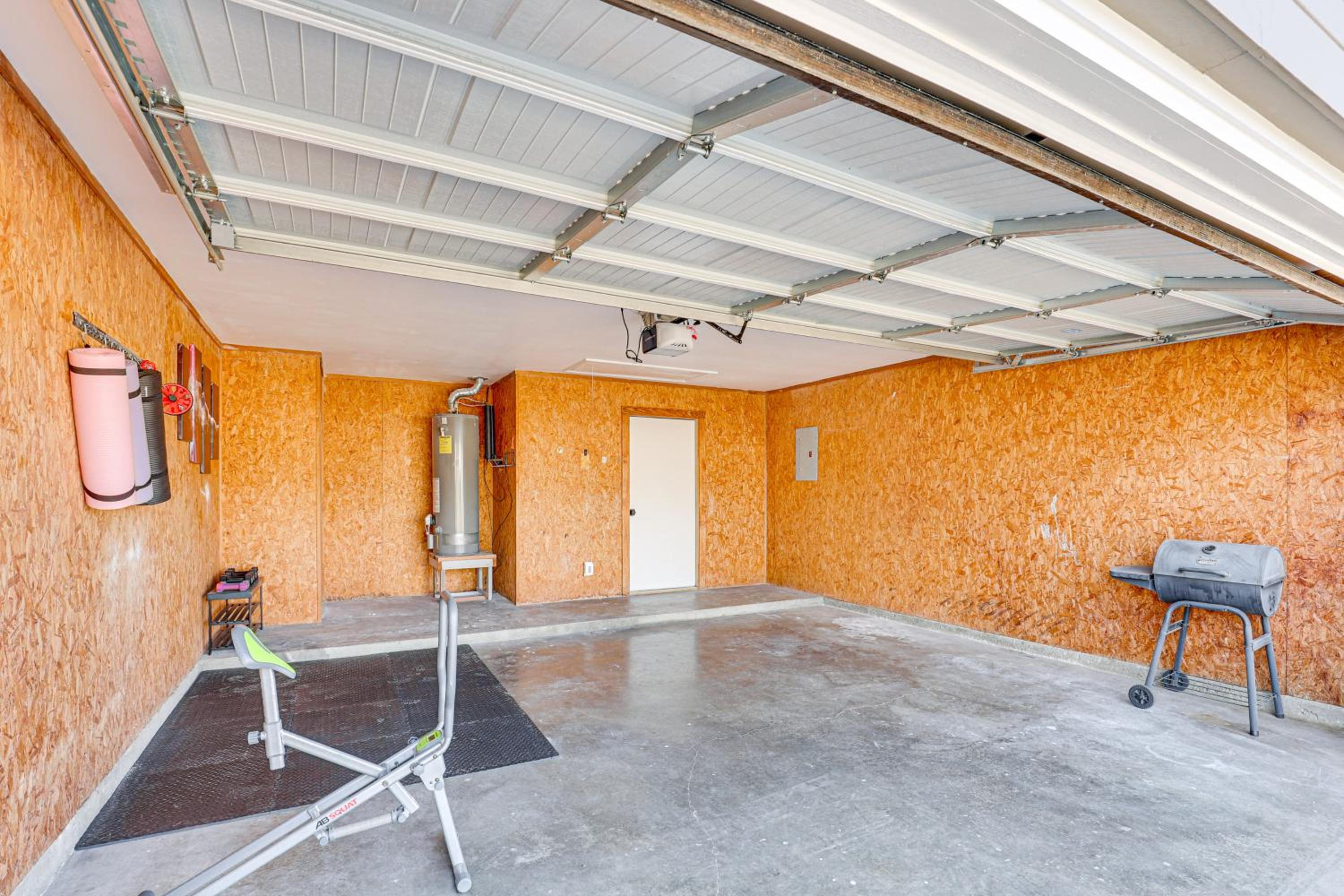 Hot Tub and Fire Pit Home Near Downtown Texarkana