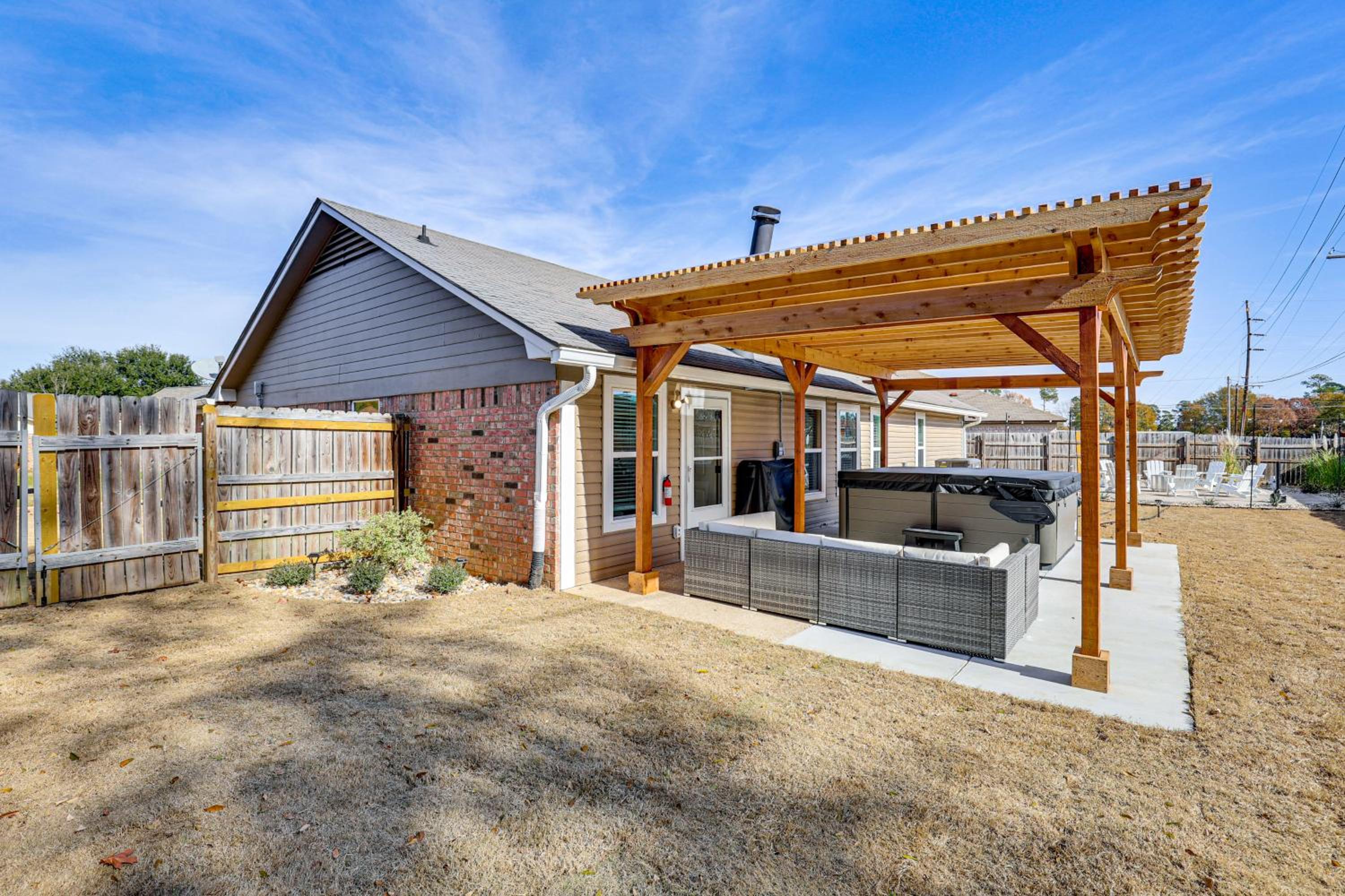 Hot Tub and Fire Pit Home Near Downtown Texarkana