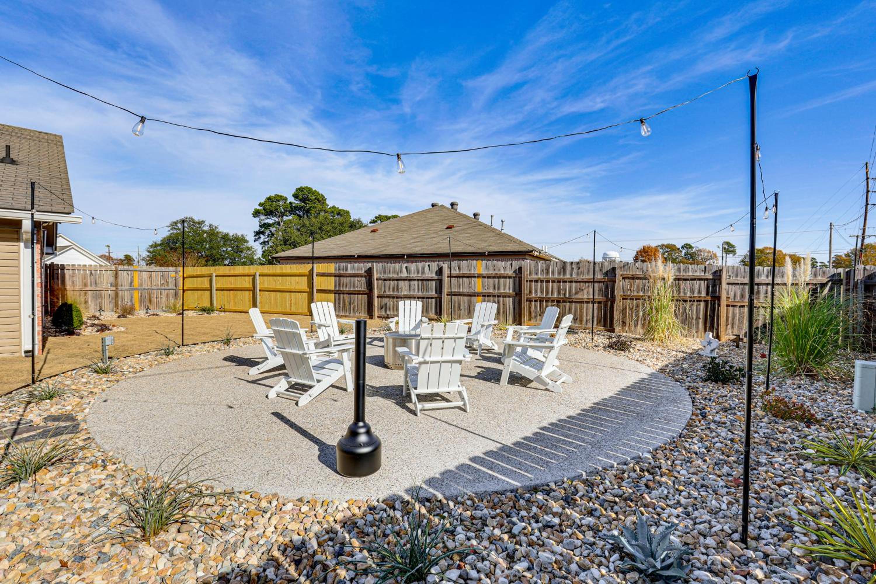 Hot Tub and Fire Pit Home Near Downtown Texarkana