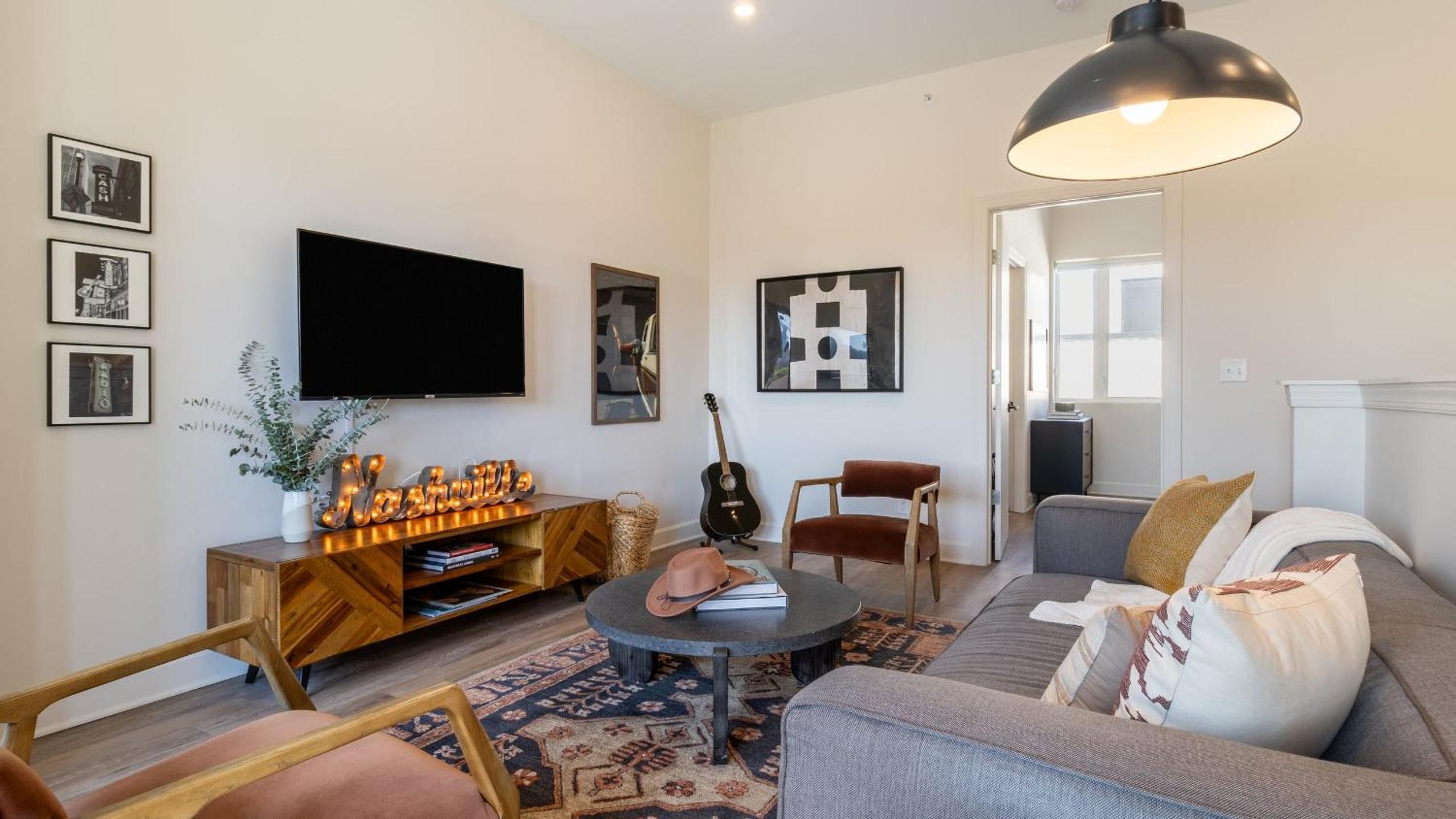 Sleeps 24 Game Rooms Murals Balconies Soundcheck Vinyl House by AvantStay
