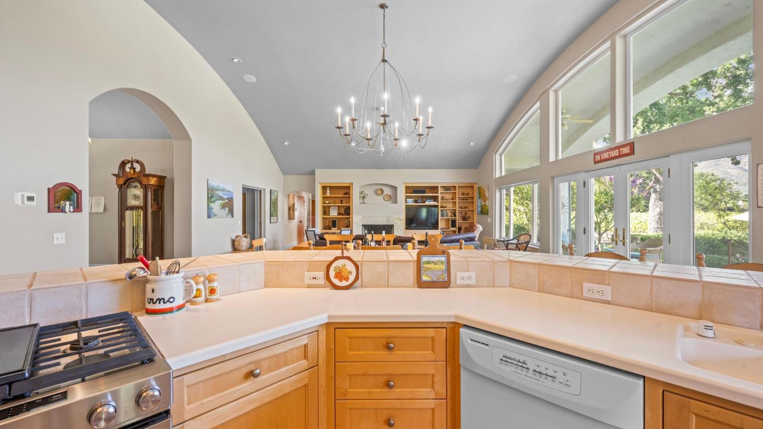 Vineyard Estate w Pool Spa Bocce Ball Mins to Wineries Park Lawndale Manor by AvantStay