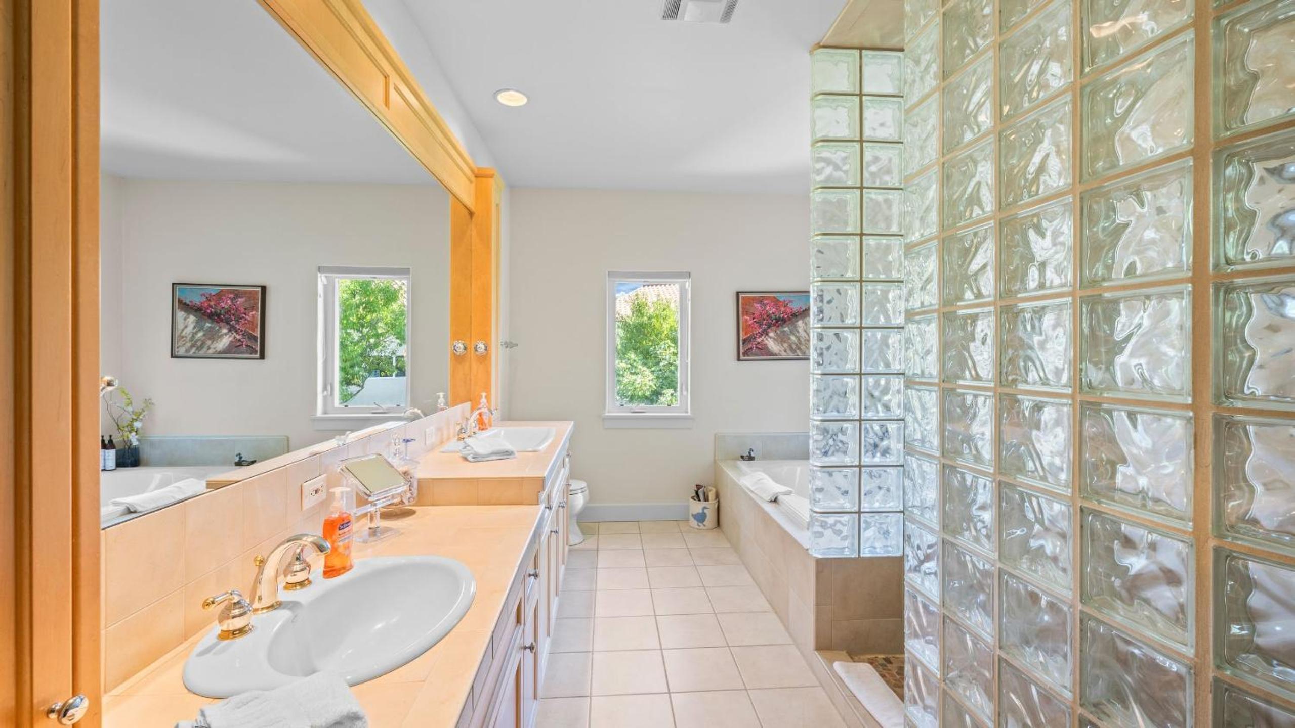 Vineyard Estate w Pool Spa Bocce Ball Mins to Wineries Park Lawndale Manor by AvantStay