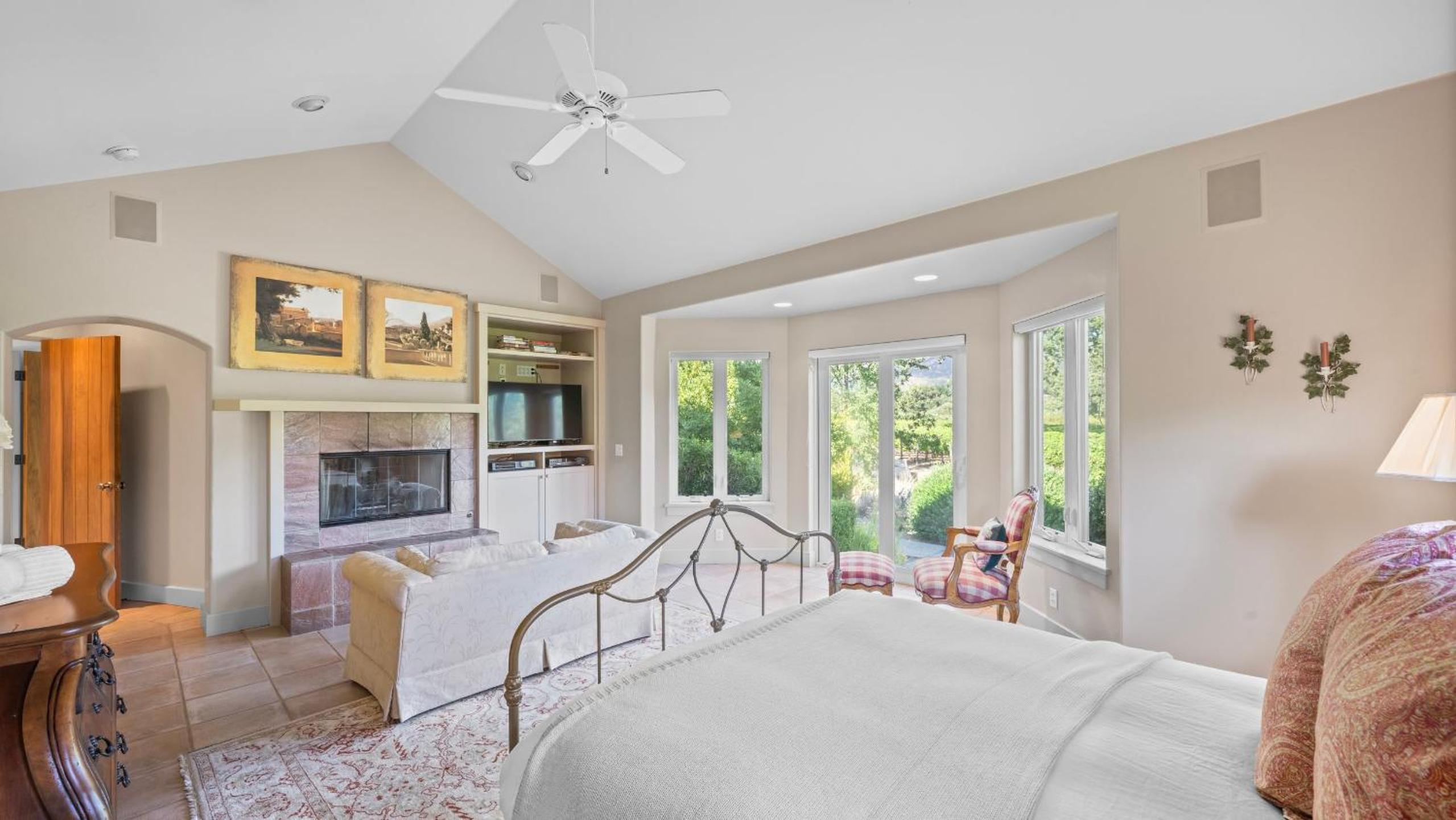 Vineyard Estate w Pool Spa Bocce Ball Mins to Wineries Park Lawndale Manor by AvantStay