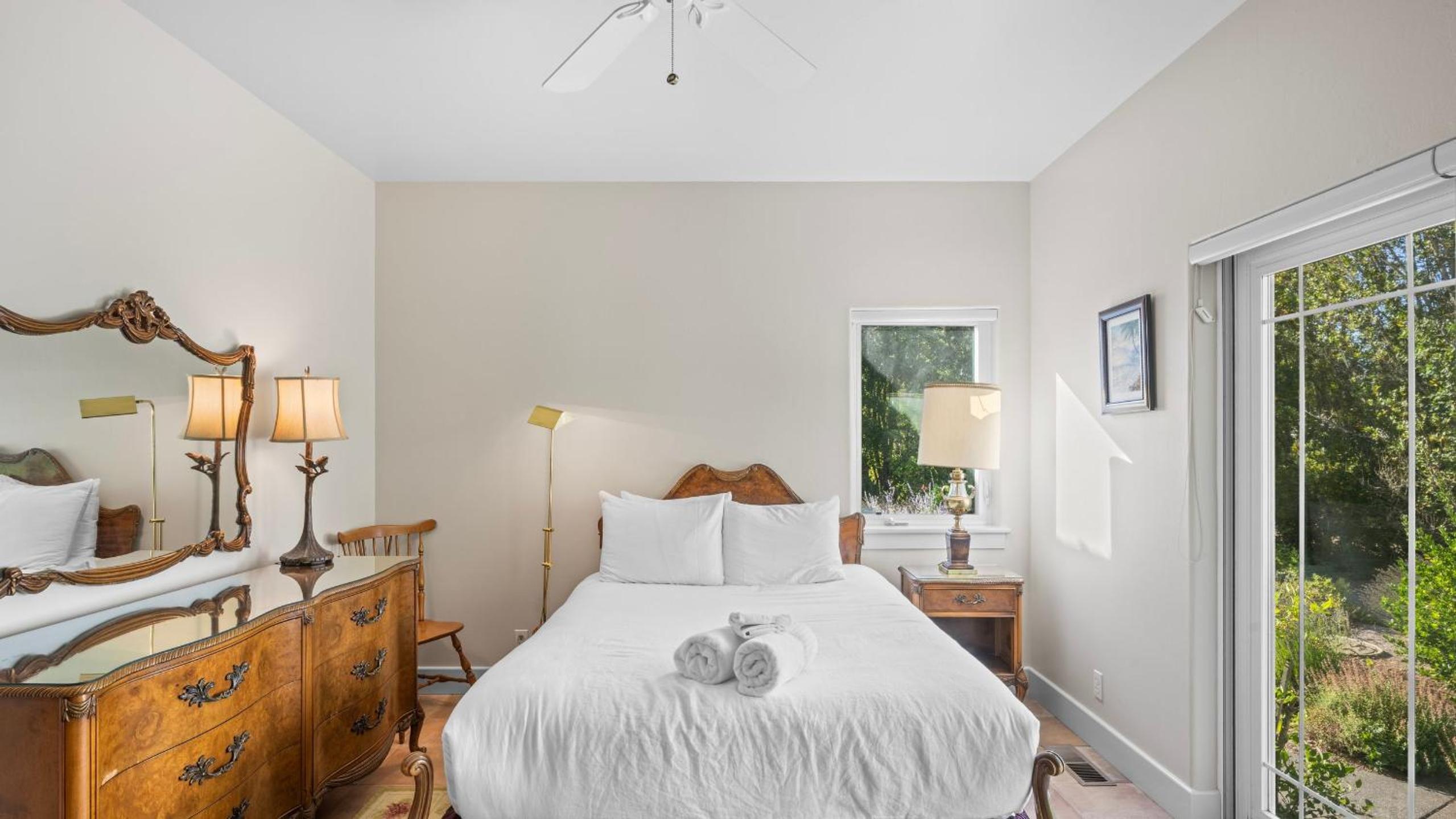 Vineyard Estate w Pool Spa Bocce Ball Mins to Wineries Park Lawndale Manor by AvantStay