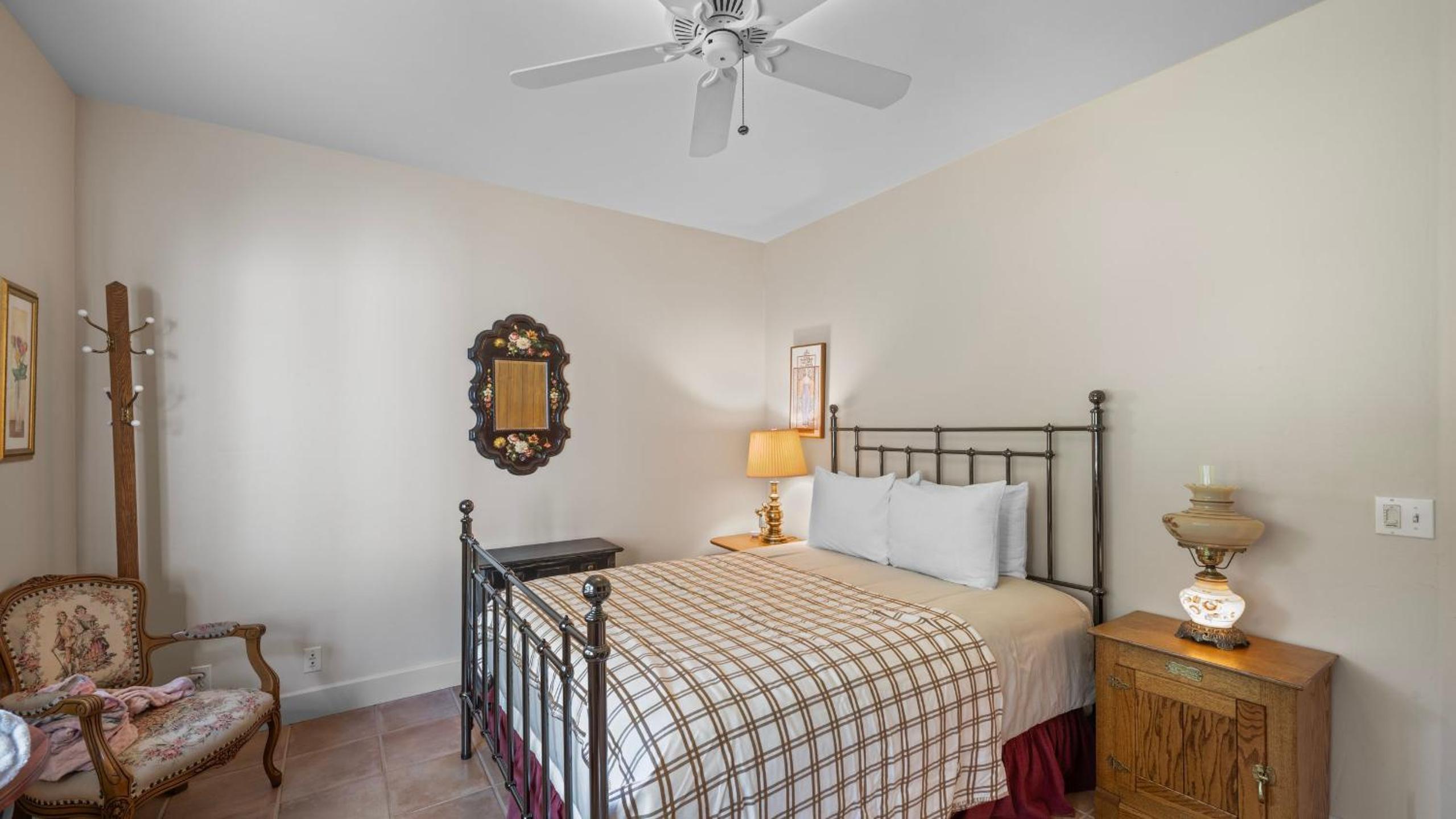 Vineyard Estate w Pool Spa Bocce Ball Mins to Wineries Park Lawndale Manor by AvantStay