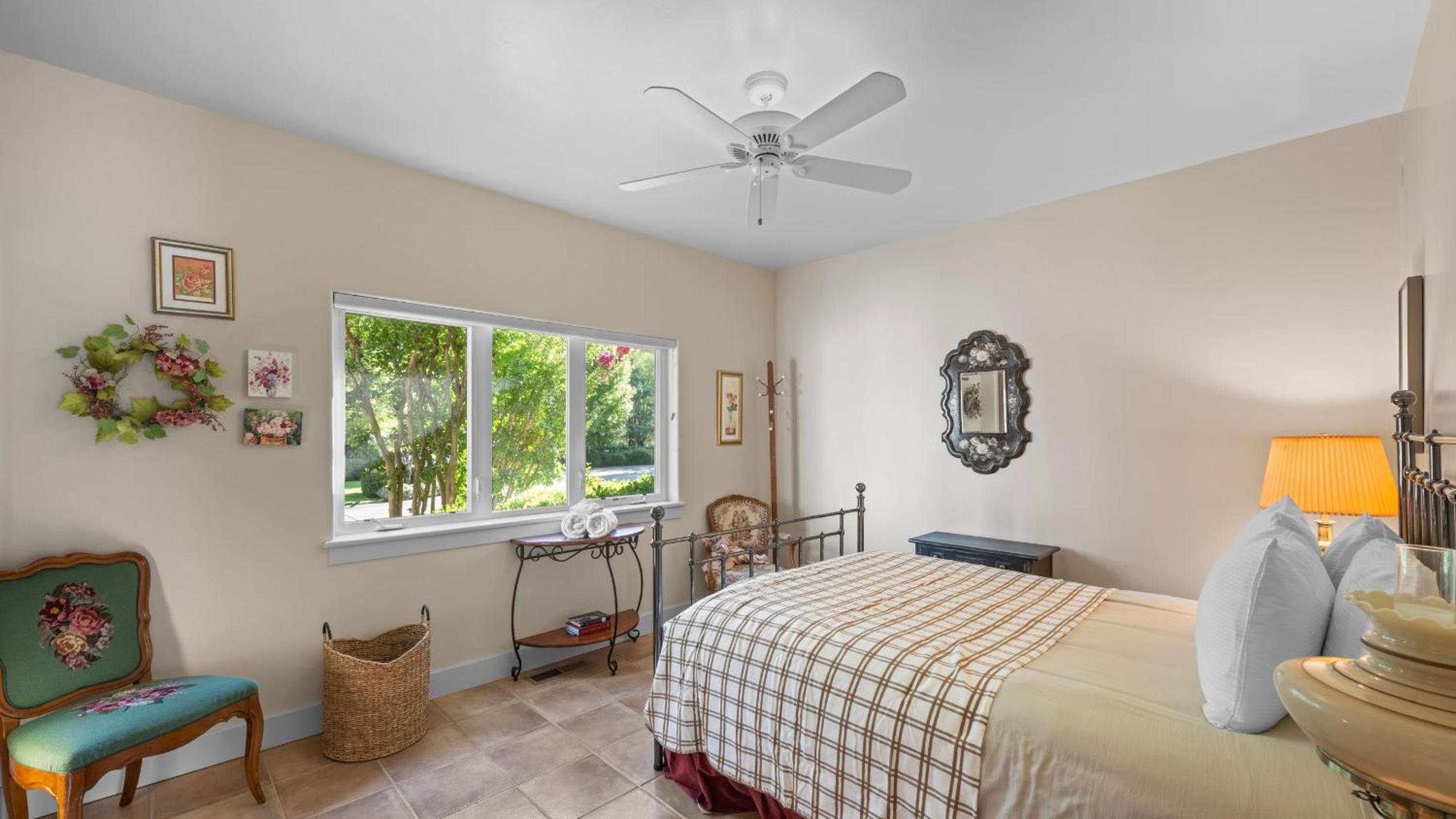 Vineyard Estate w Pool Spa Bocce Ball Mins to Wineries Park Lawndale Manor by AvantStay