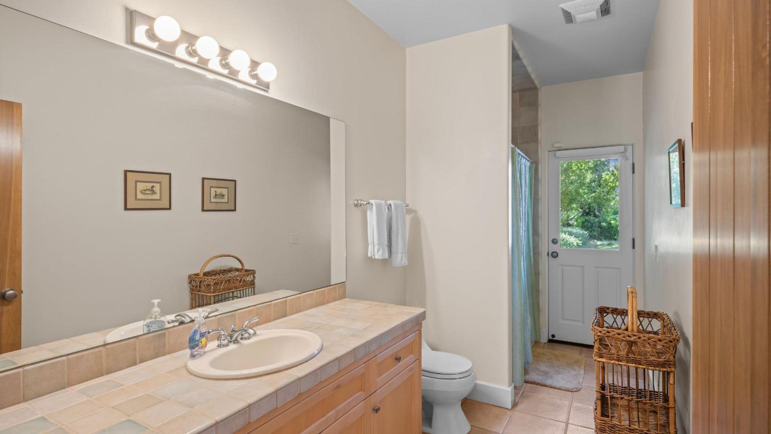 Vineyard Estate w Pool Spa Bocce Ball Mins to Wineries Park Lawndale Manor by AvantStay