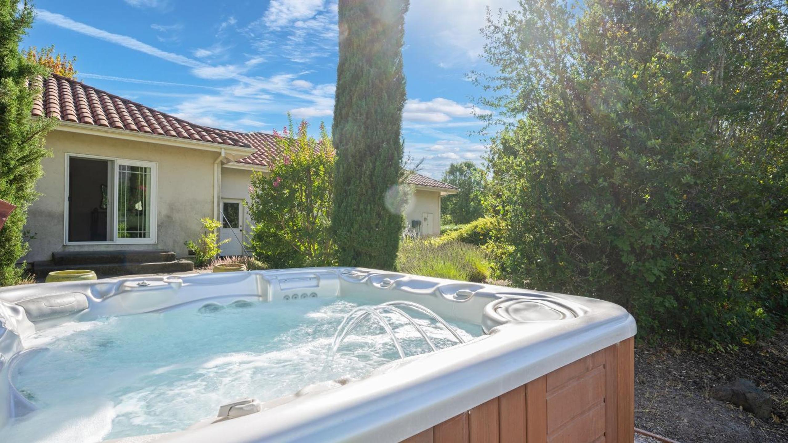 Vineyard Estate w Pool Spa Bocce Ball Mins to Wineries Park Lawndale Manor by AvantStay