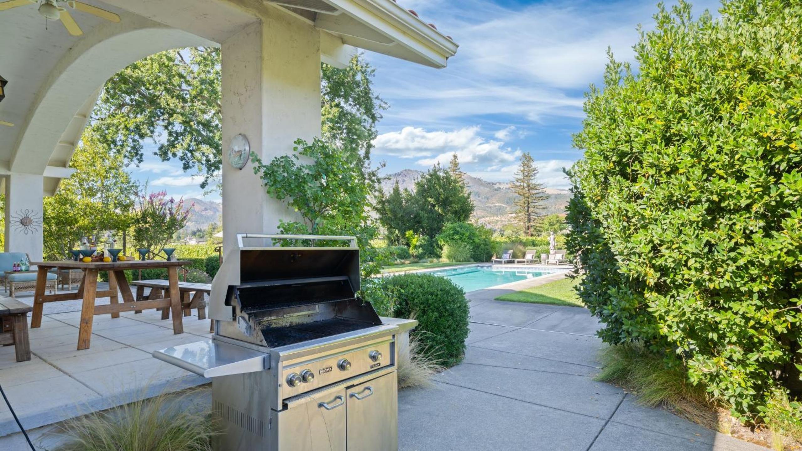 Vineyard Estate w Pool Spa Bocce Ball Mins to Wineries Park Lawndale Manor by AvantStay