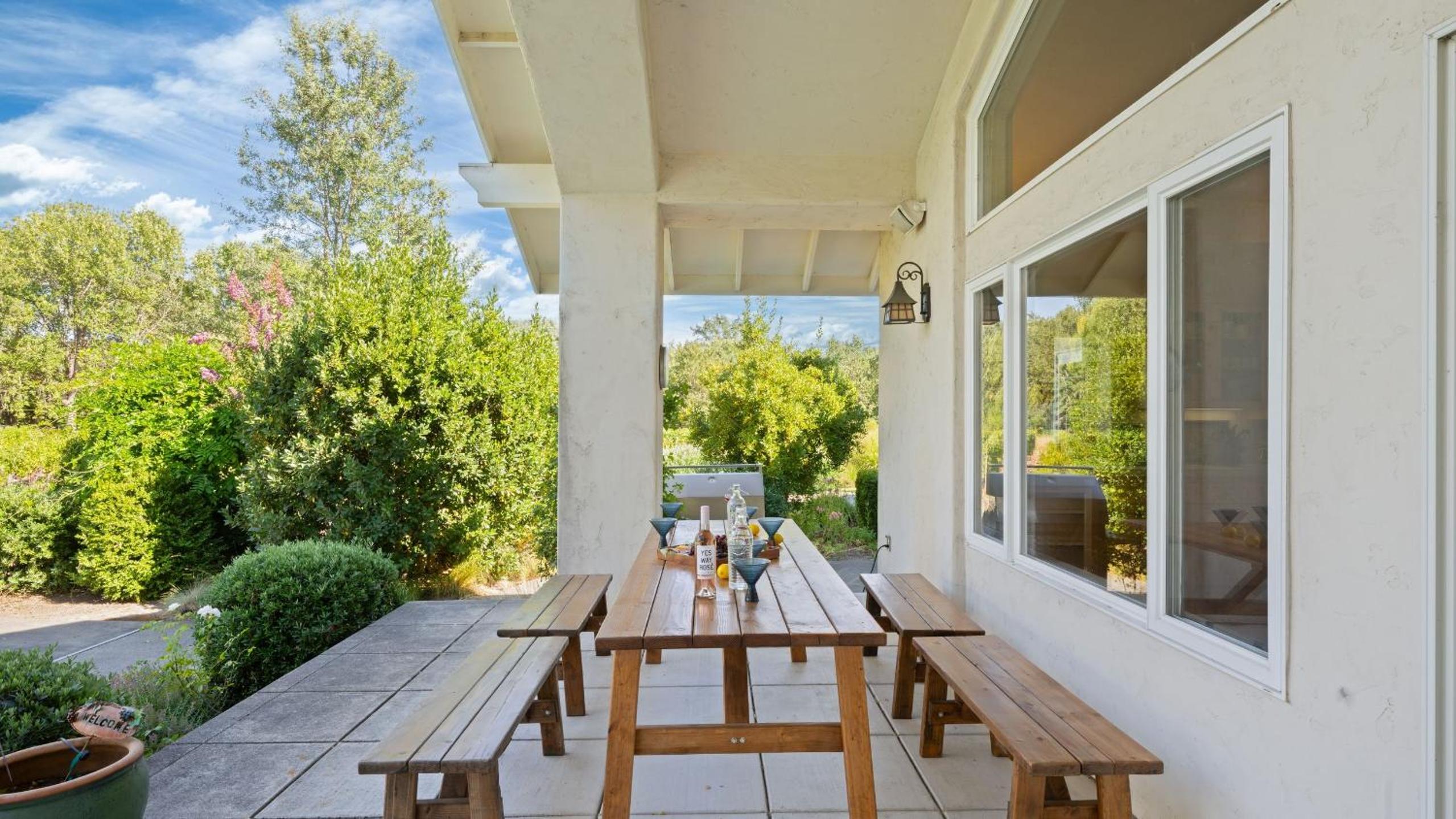 Vineyard Estate w Pool Spa Bocce Ball Mins to Wineries Park Lawndale Manor by AvantStay