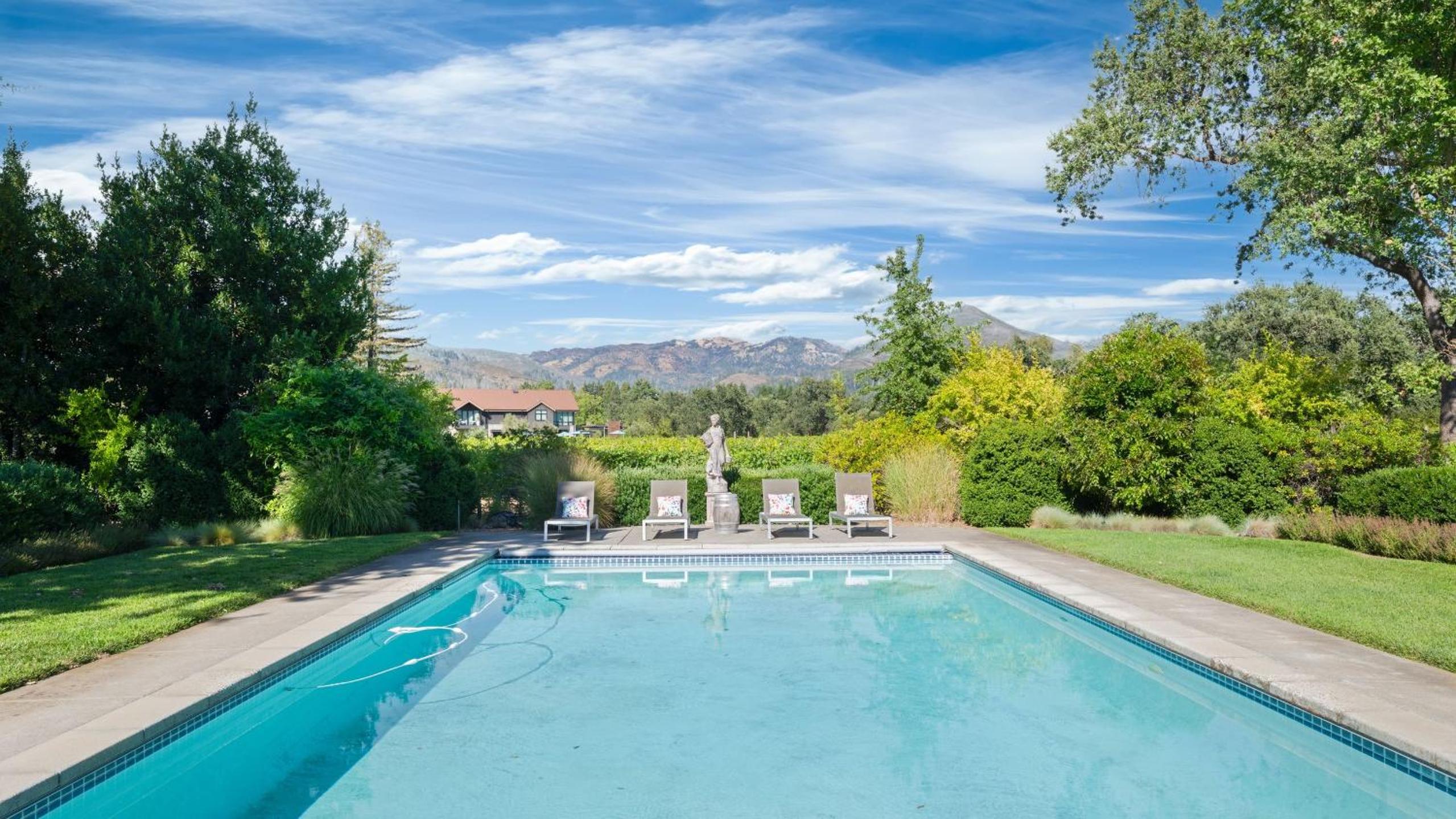 Vineyard Estate w Pool Spa Bocce Ball Mins to Wineries Park Lawndale Manor by AvantStay
