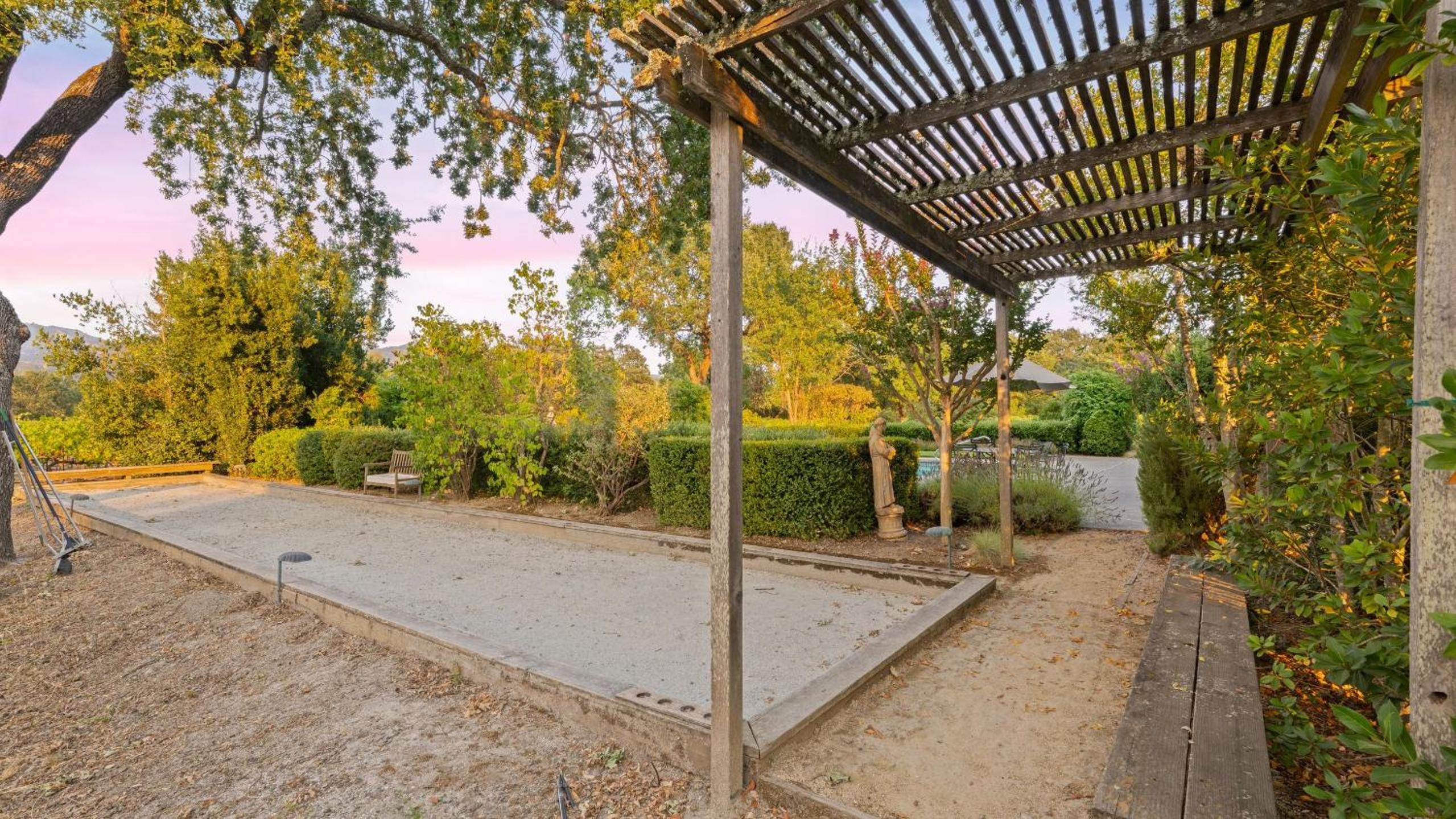 Vineyard Estate w Pool Spa Bocce Ball Mins to Wineries Park Lawndale Manor by AvantStay
