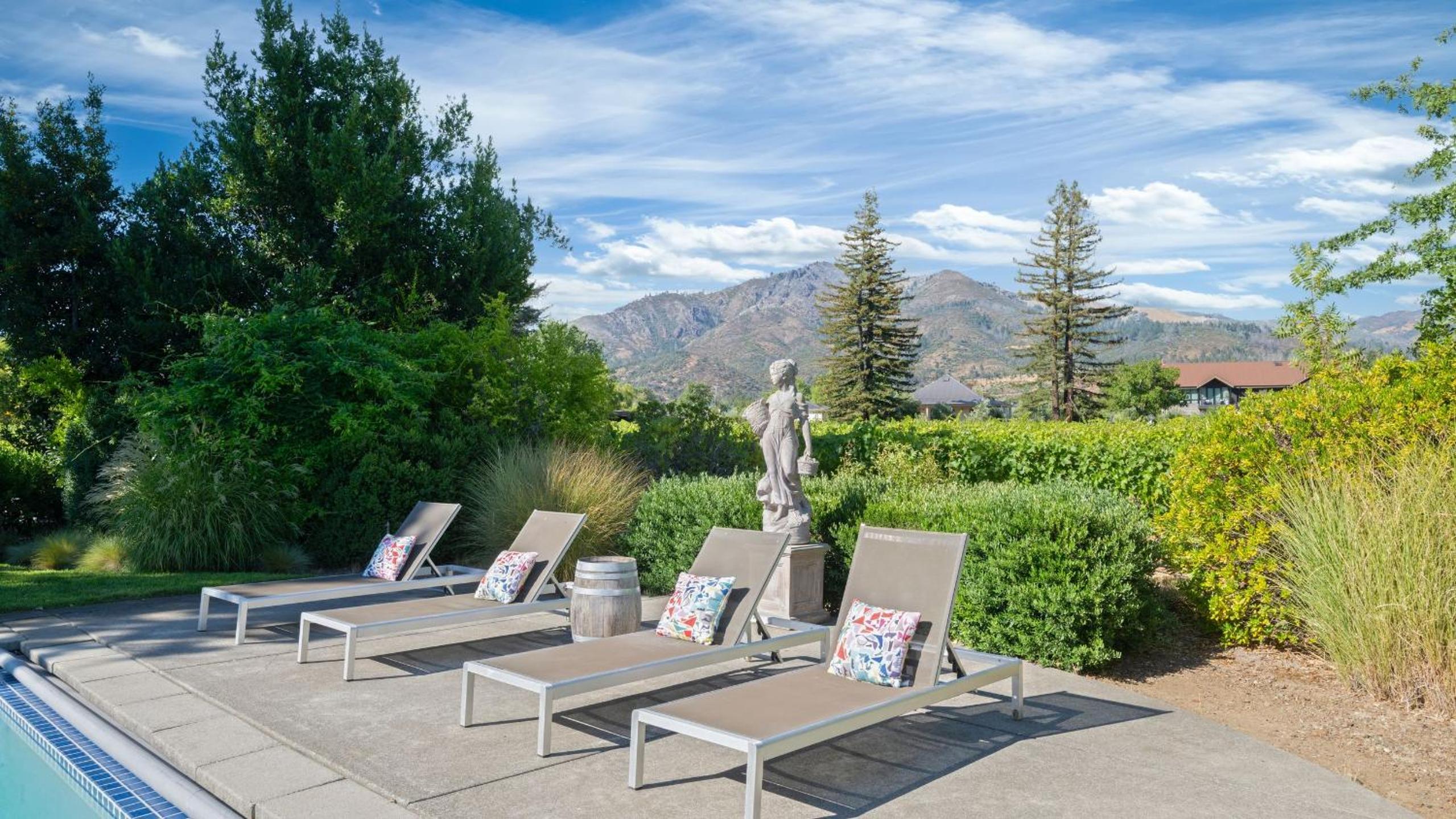 Vineyard Estate w Pool Spa Bocce Ball Mins to Wineries Park Lawndale Manor by AvantStay