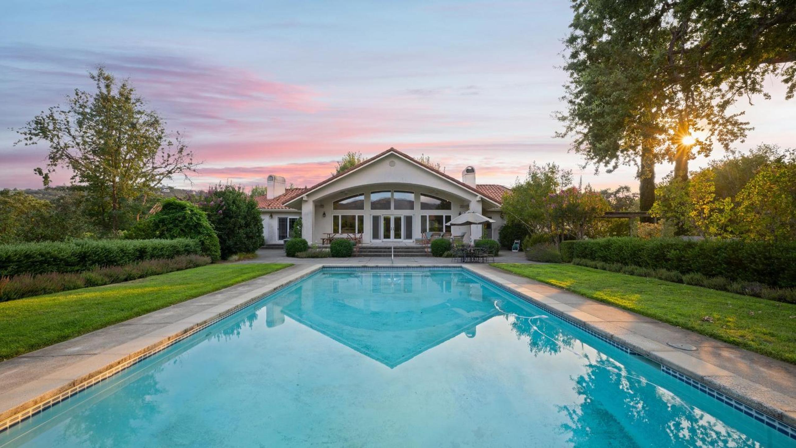 Vineyard Estate w Pool Spa Bocce Ball Mins to Wineries Park Lawndale Manor by AvantStay