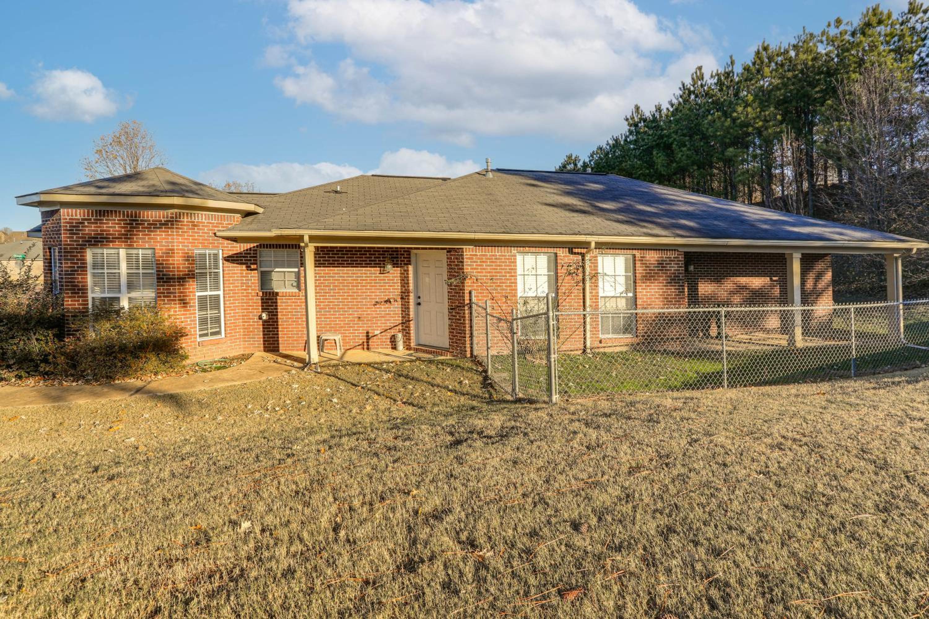 Work, Play and Visit Ole Miss! Cozy Escape Near Town