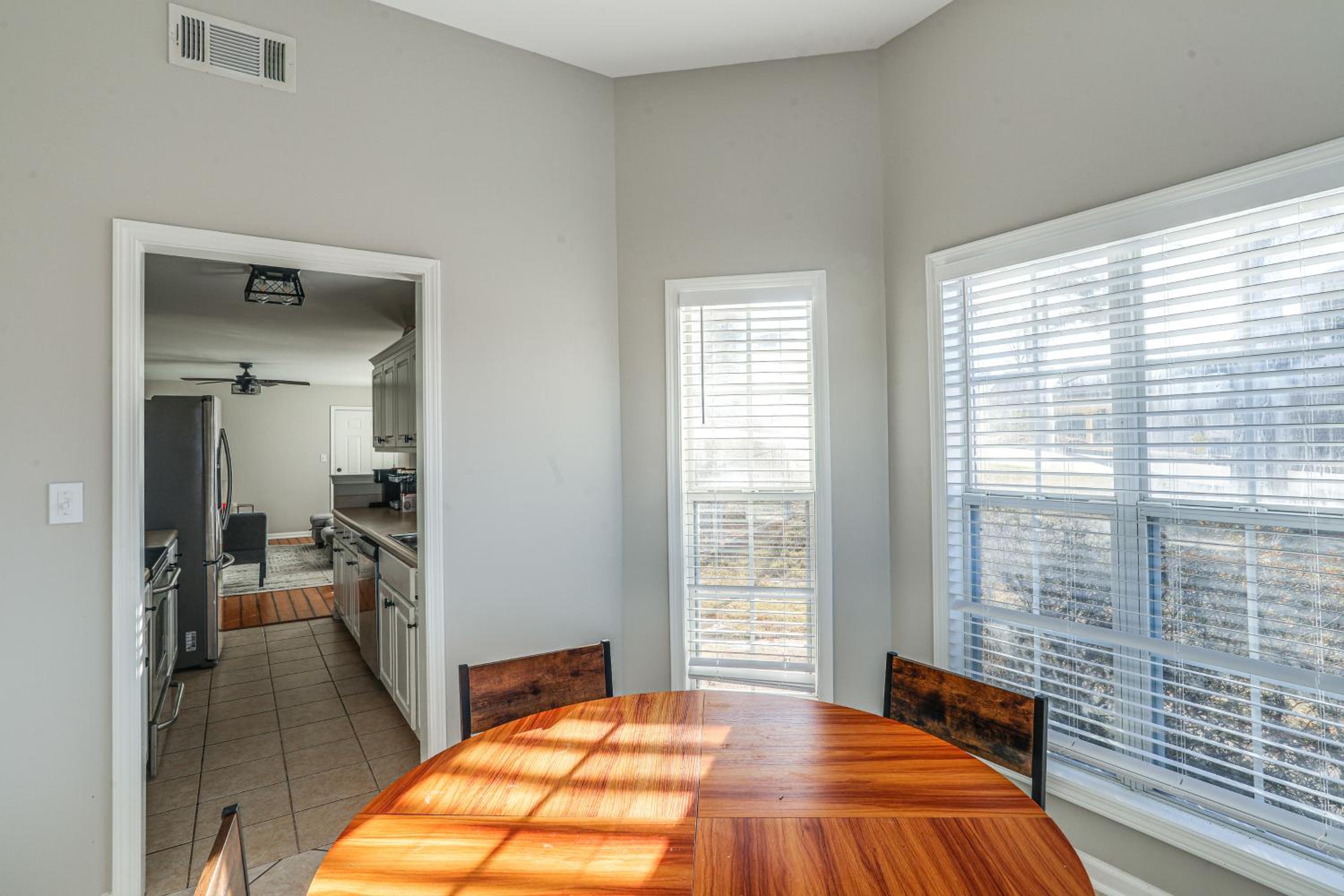 Work, Play and Visit Ole Miss! Cozy Escape Near Town