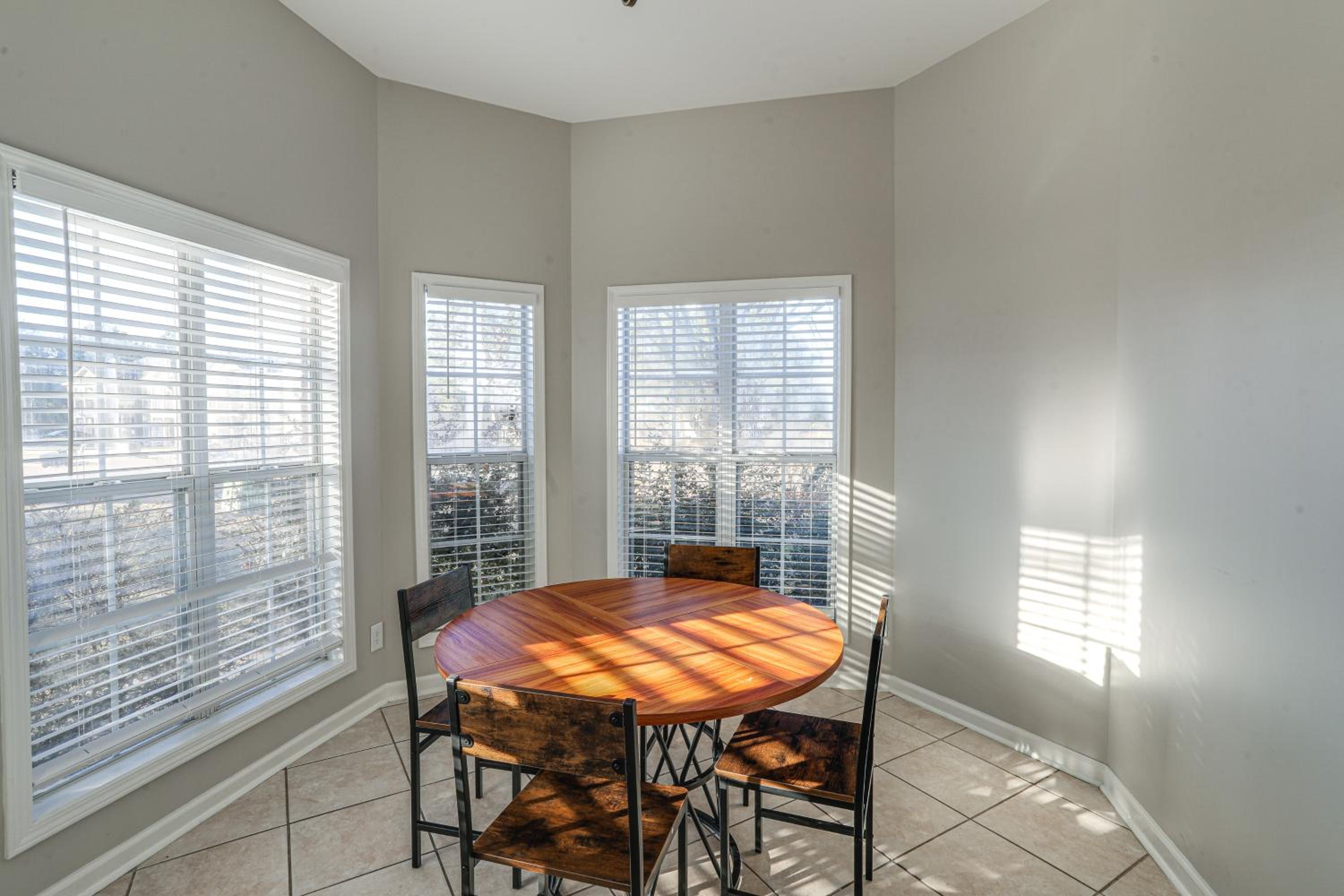 Work, Play and Visit Ole Miss! Cozy Escape Near Town