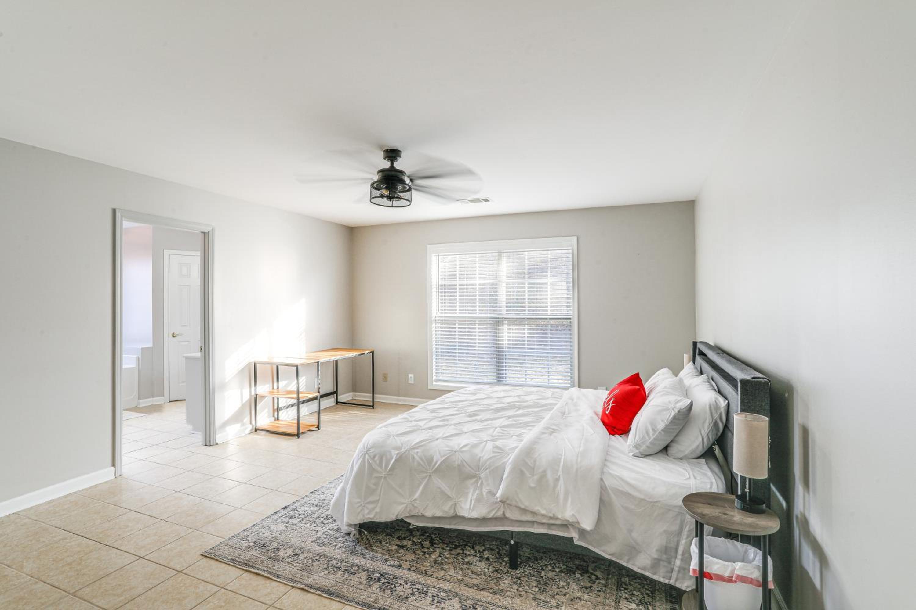 Work, Play and Visit Ole Miss! Cozy Escape Near Town