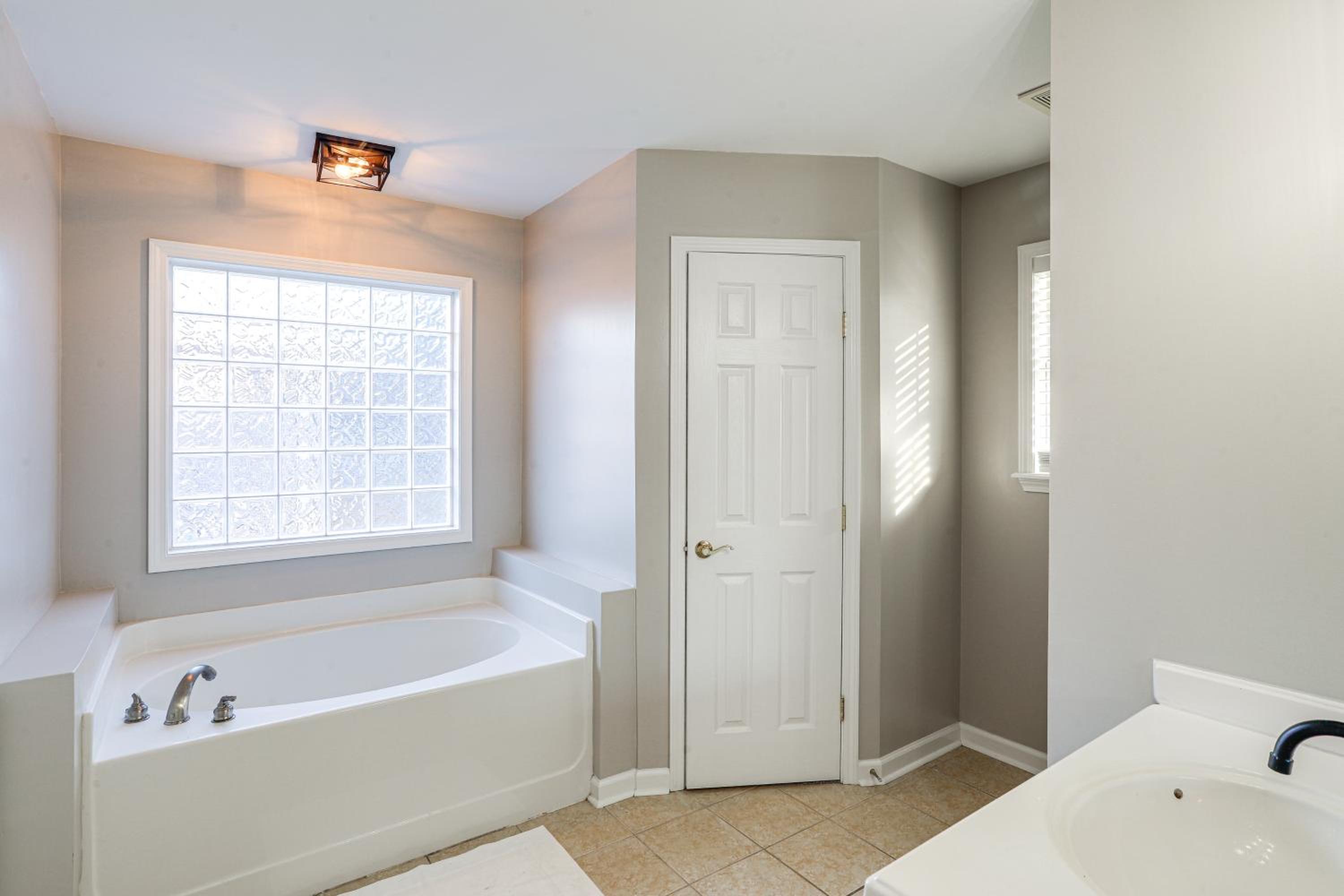 Work, Play and Visit Ole Miss! Cozy Escape Near Town