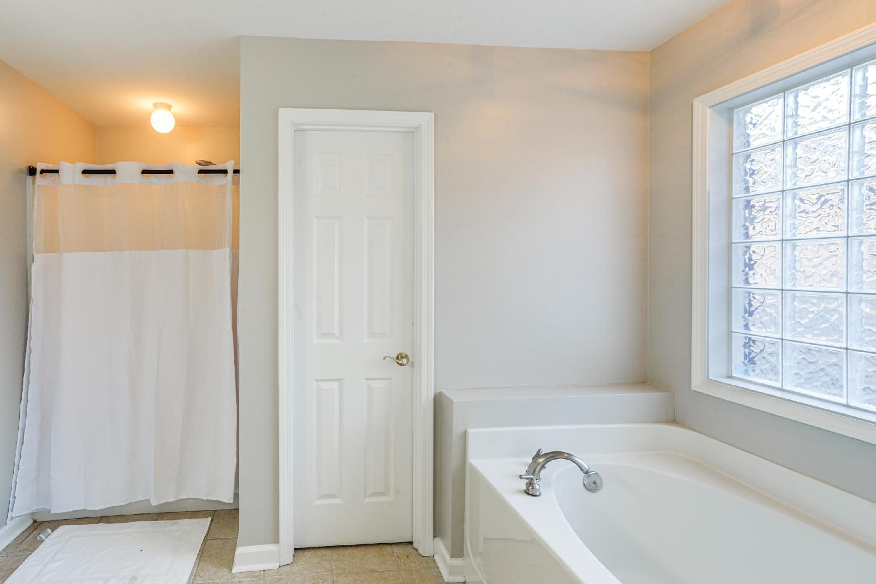 Work, Play and Visit Ole Miss! Cozy Escape Near Town