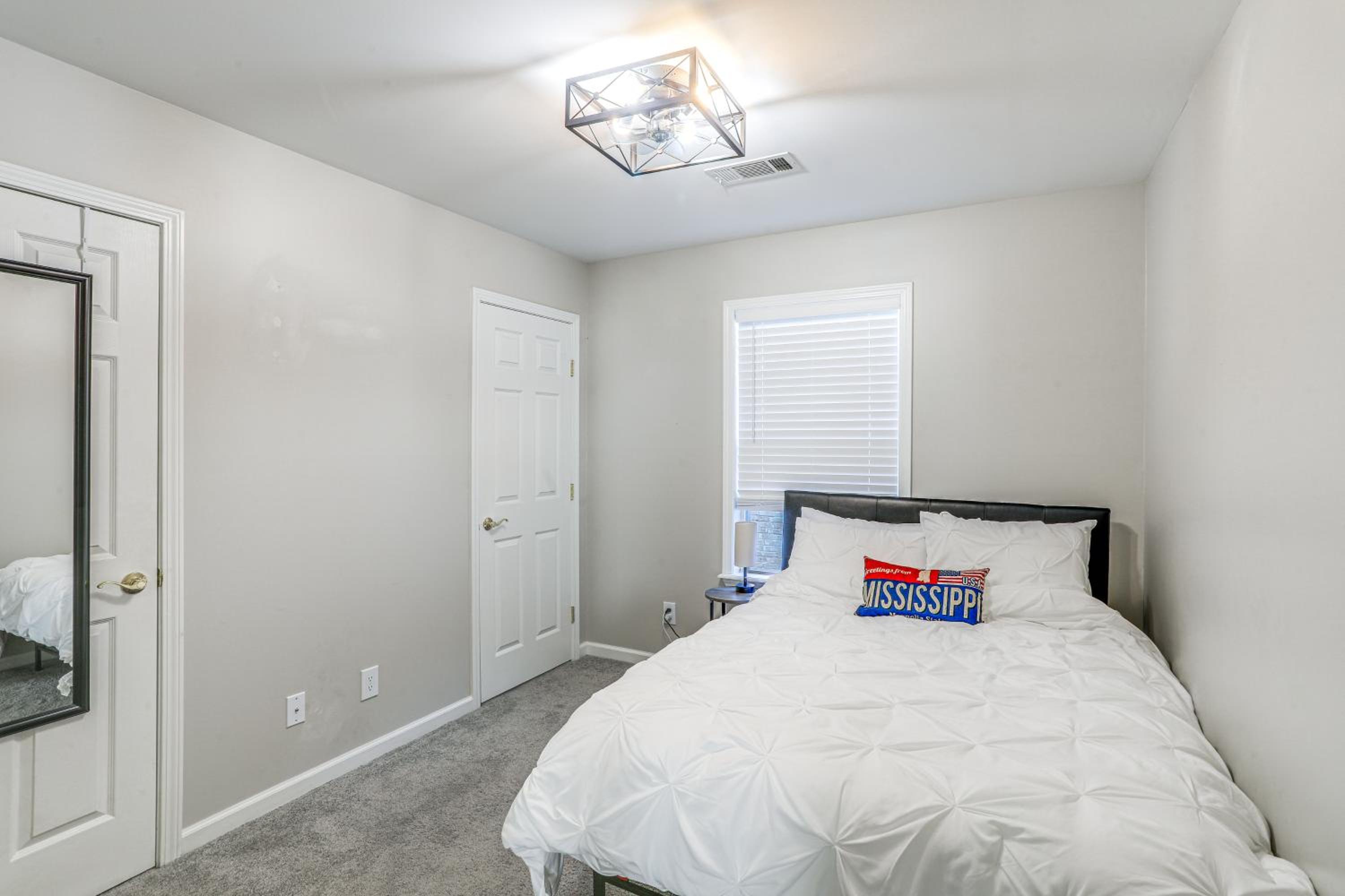 Work, Play and Visit Ole Miss! Cozy Escape Near Town