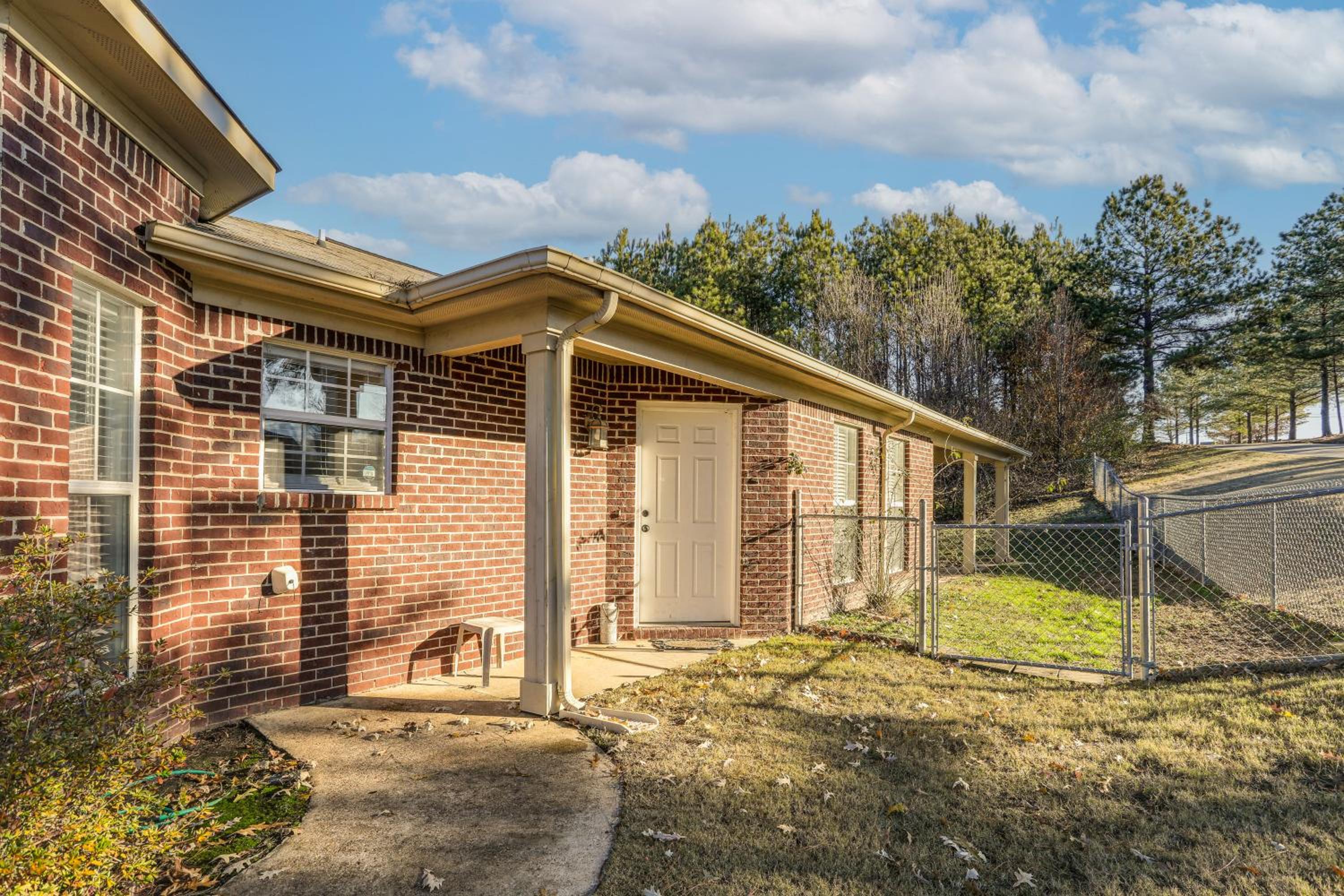 Work, Play and Visit Ole Miss! Cozy Escape Near Town