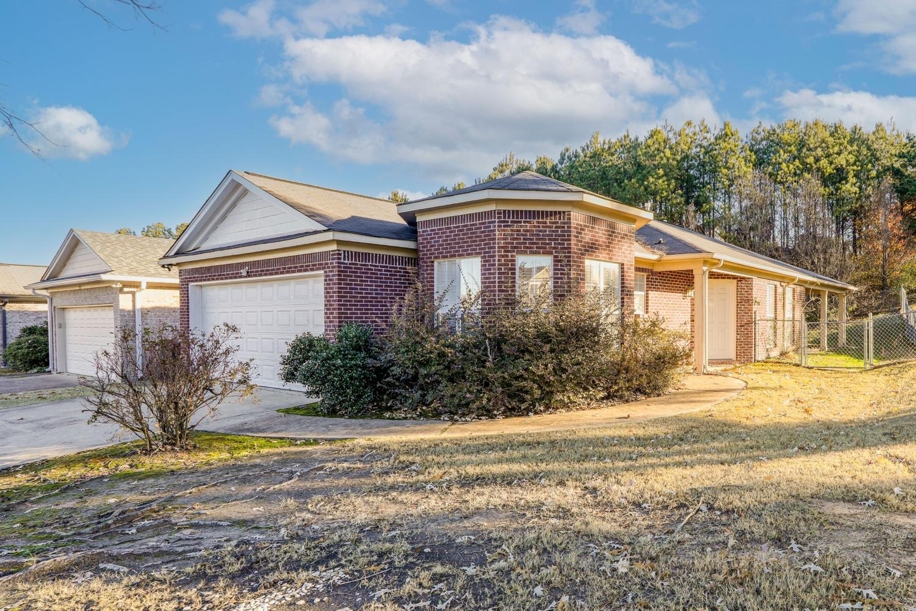Work, Play and Visit Ole Miss! Cozy Escape Near Town