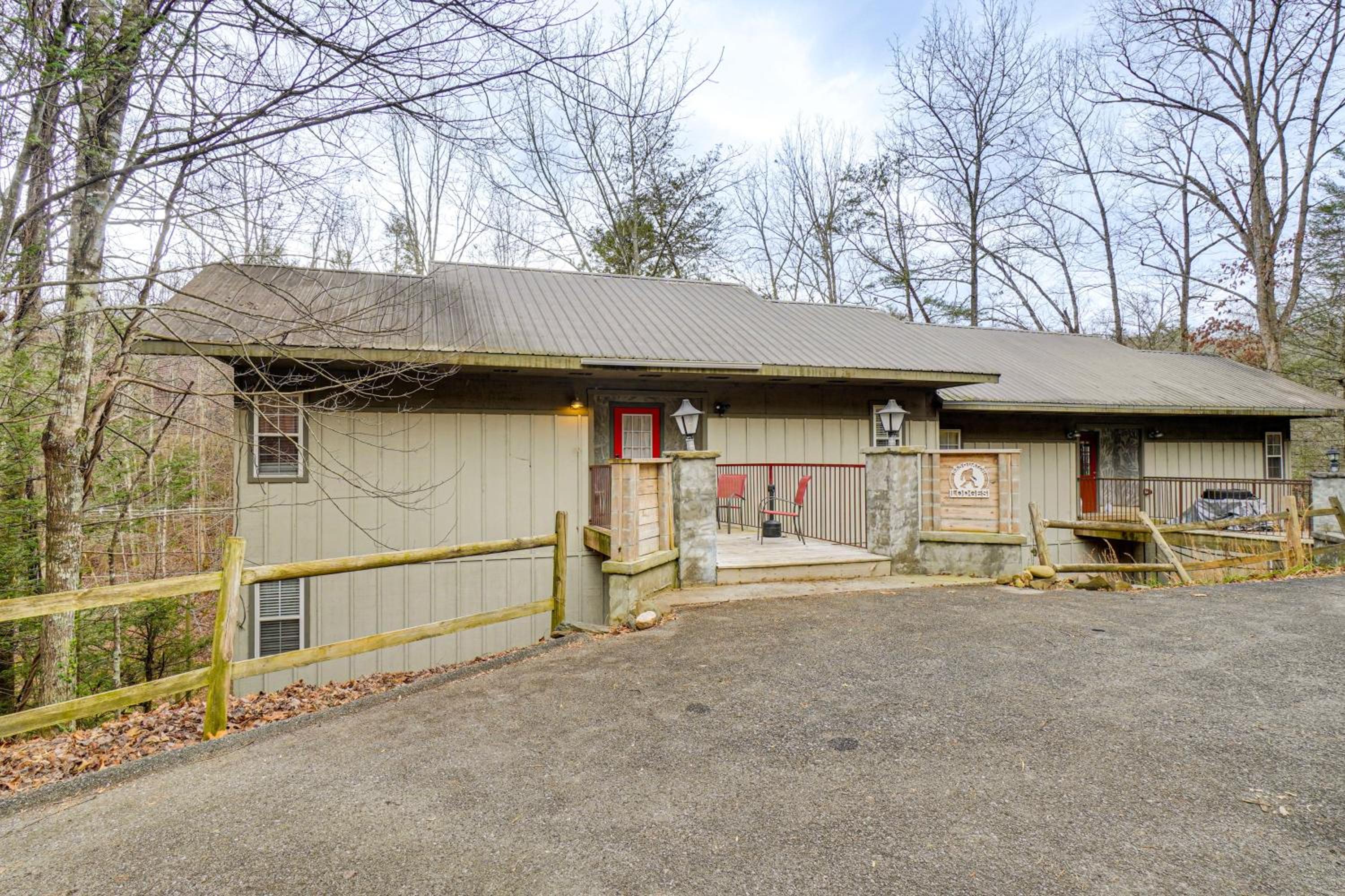 Prime Location! Peaceful Gatlinburg Stay with Deck