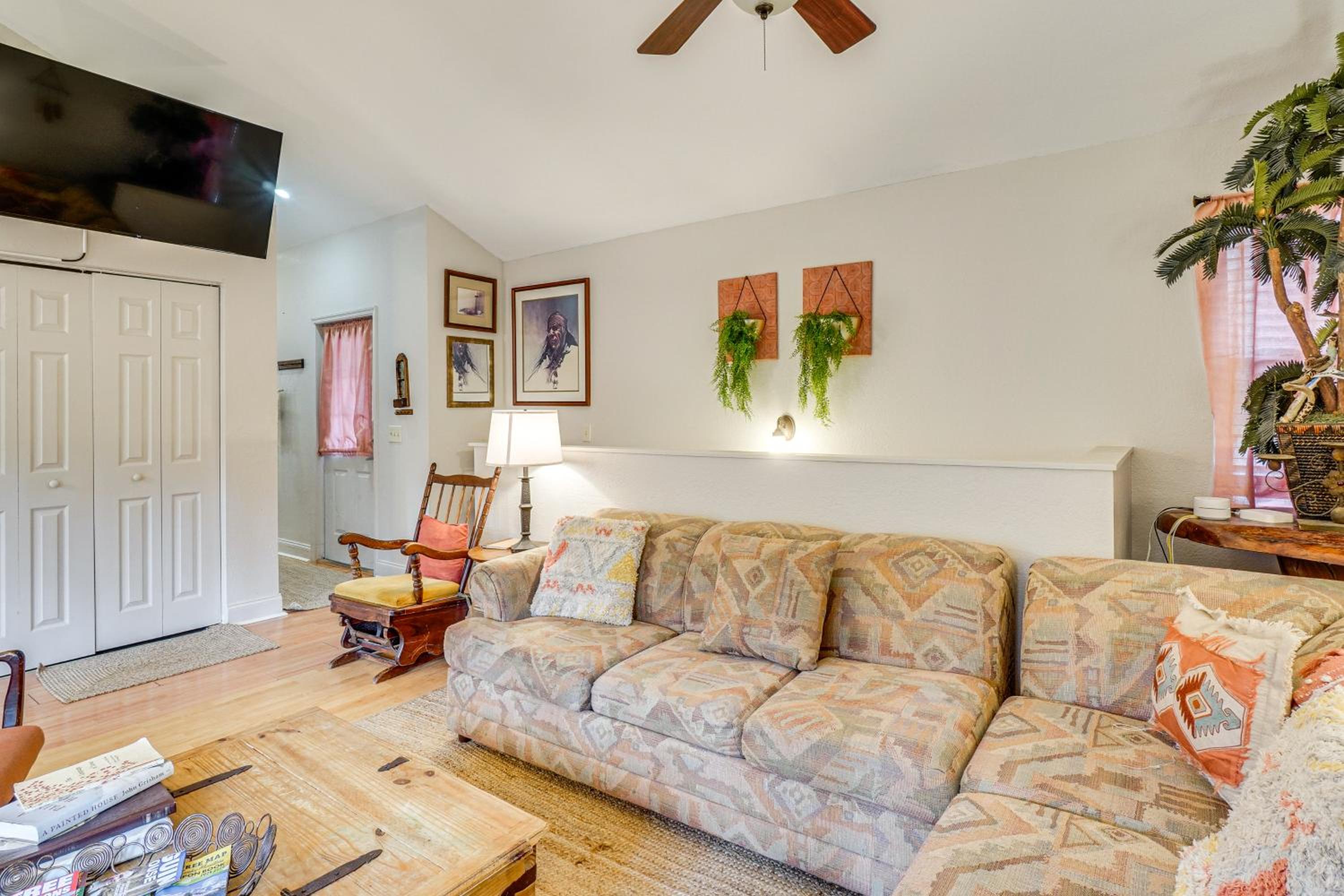 Prime Location! Peaceful Gatlinburg Stay with Deck