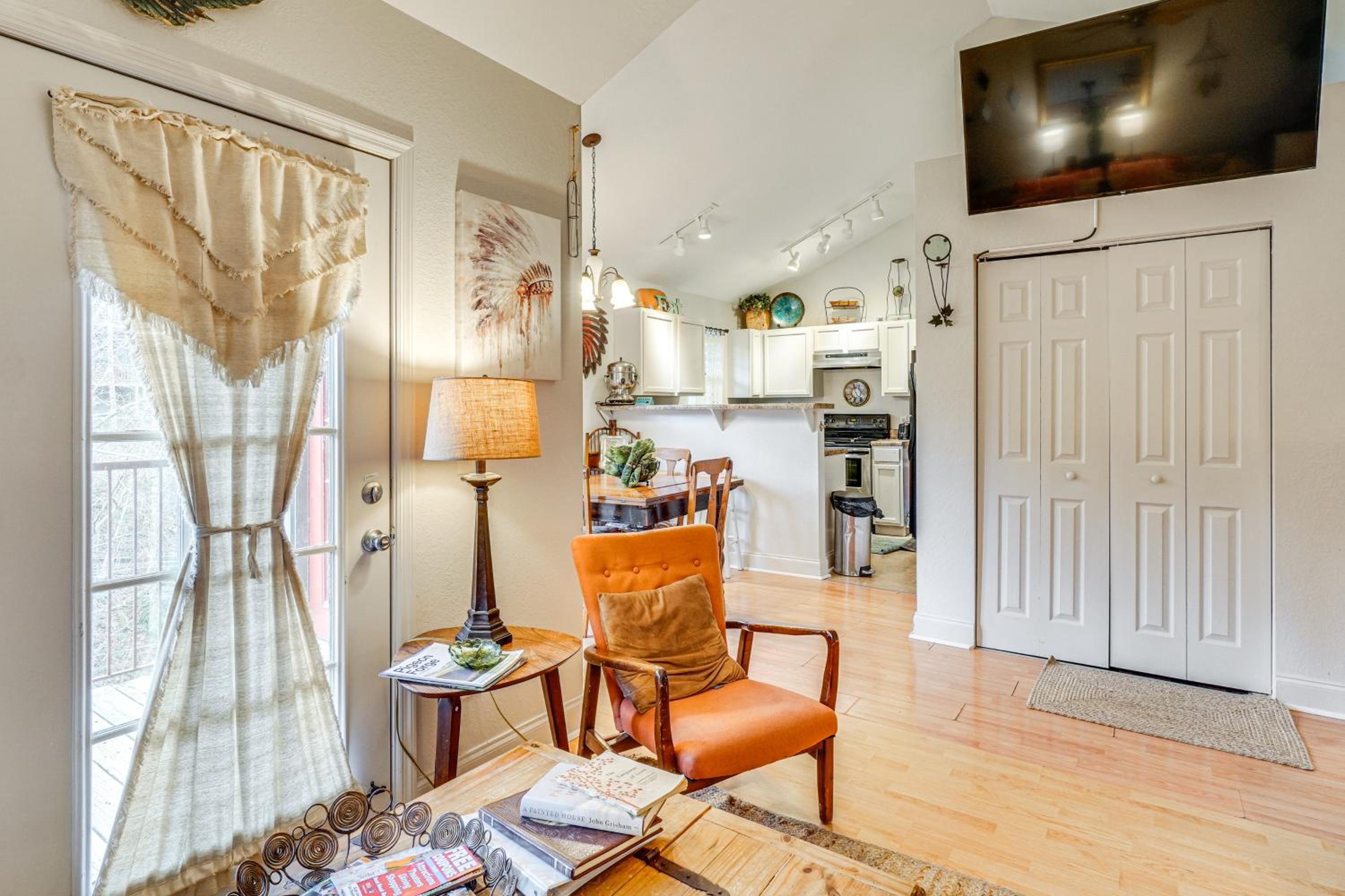 Prime Location! Peaceful Gatlinburg Stay with Deck