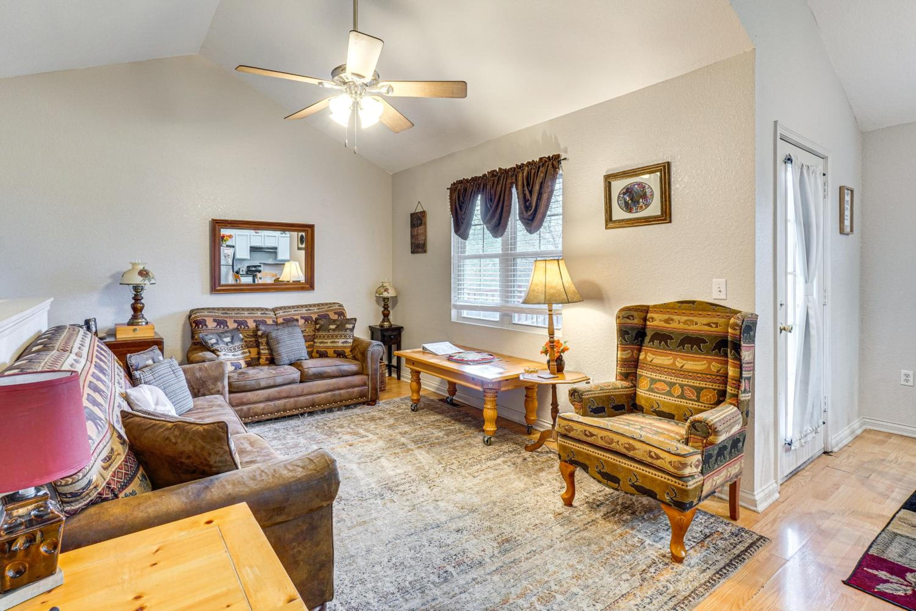 Newly Remodeled Mtn-View Retreat Private Hot Tub