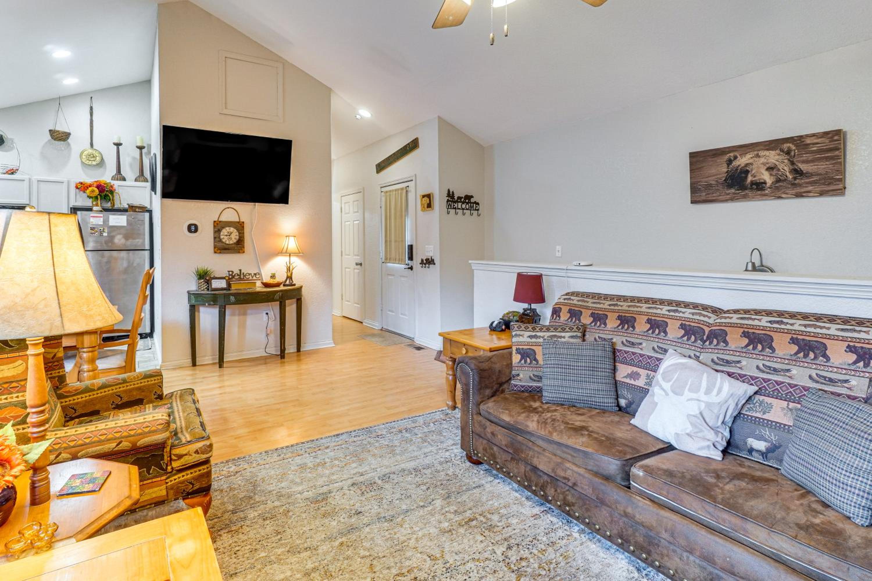 Newly Remodeled Mtn-View Retreat Private Hot Tub