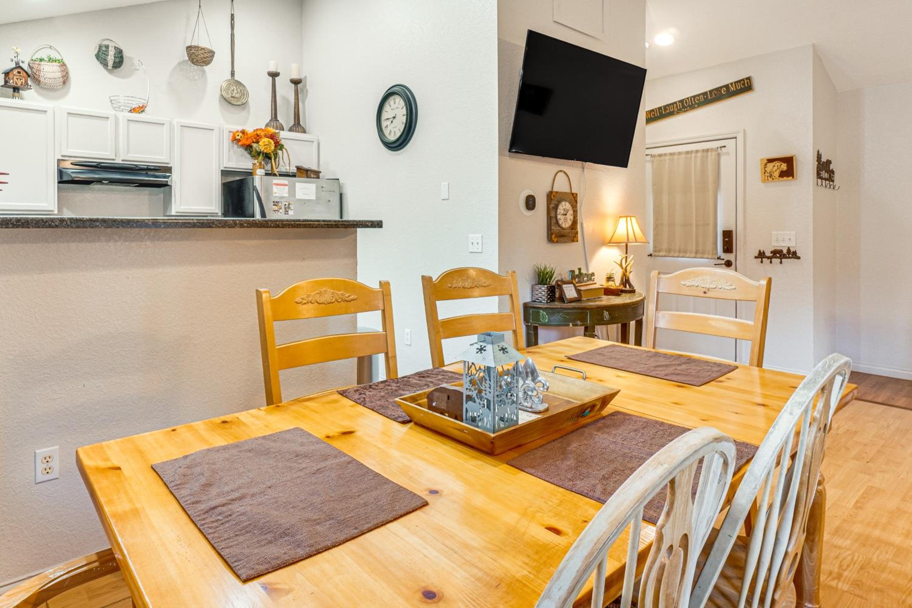 Newly Remodeled Mtn-View Retreat Private Hot Tub