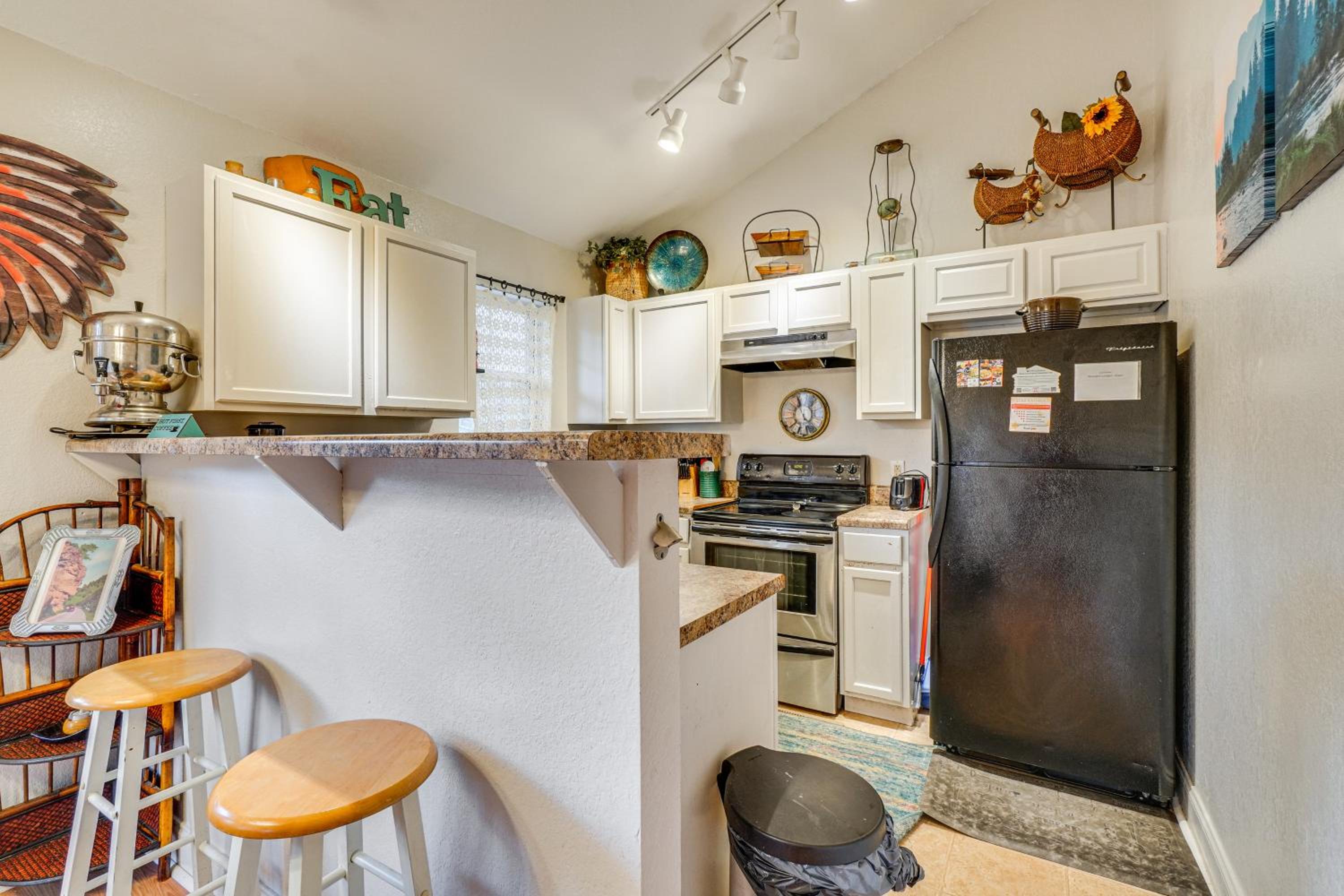 Prime Location! Peaceful Gatlinburg Stay with Deck