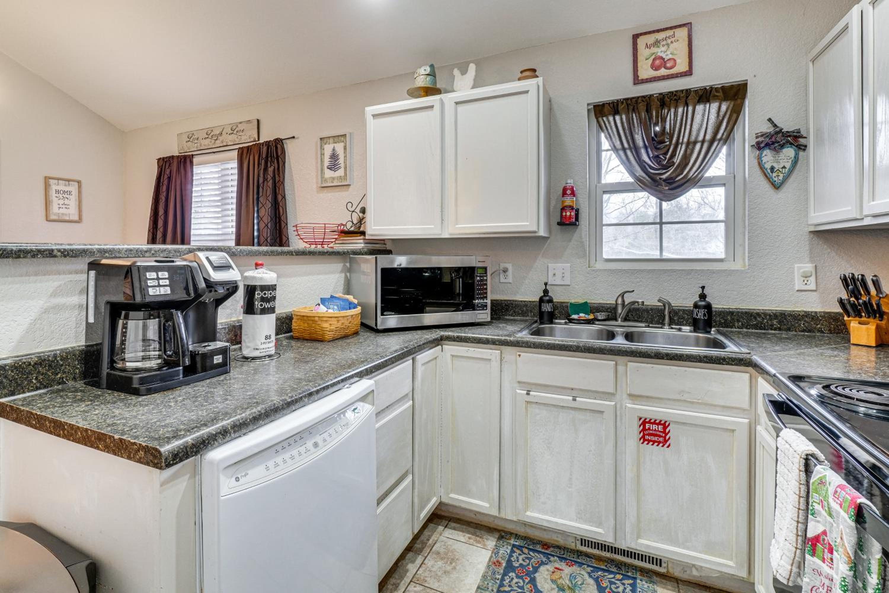 Newly Remodeled Mtn-View Retreat Private Hot Tub