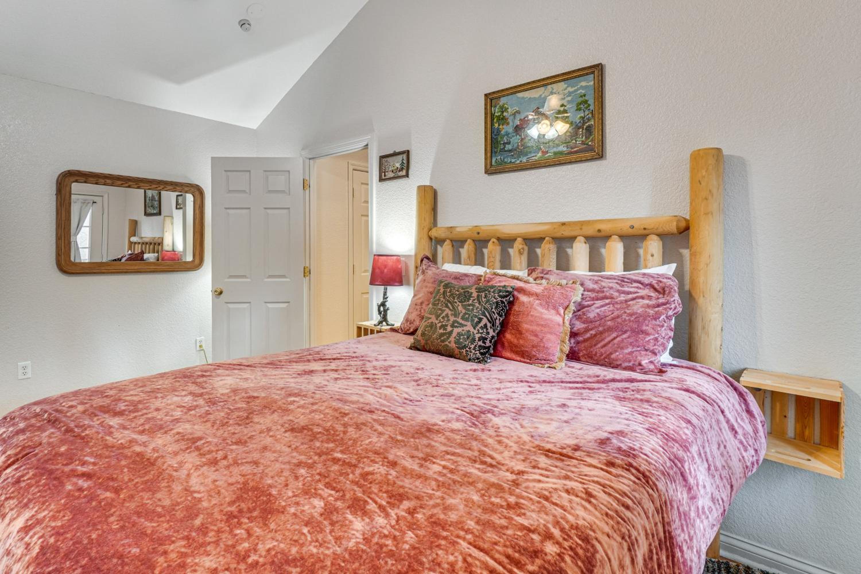 Newly Remodeled Mtn-View Retreat Private Hot Tub