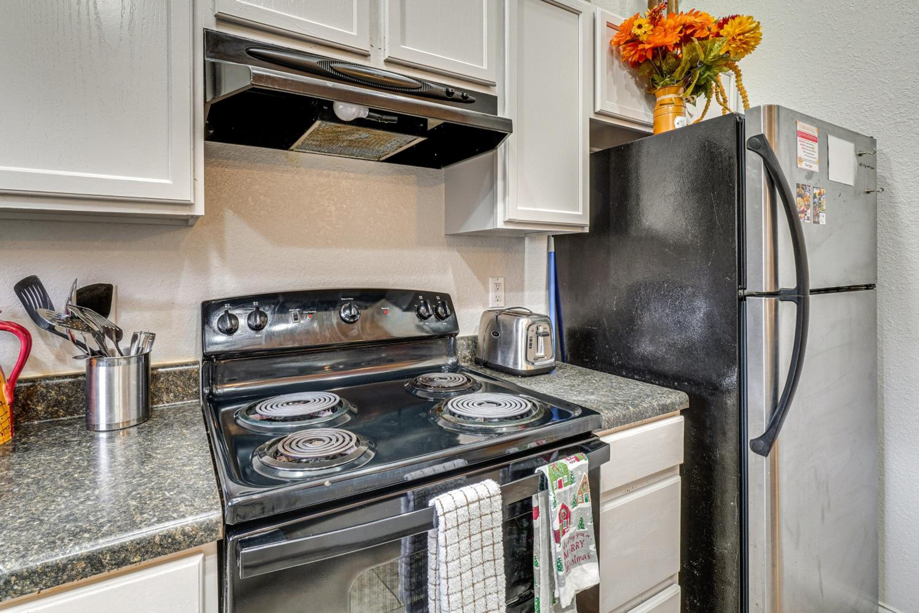 Newly Remodeled Mtn-View Retreat Private Hot Tub