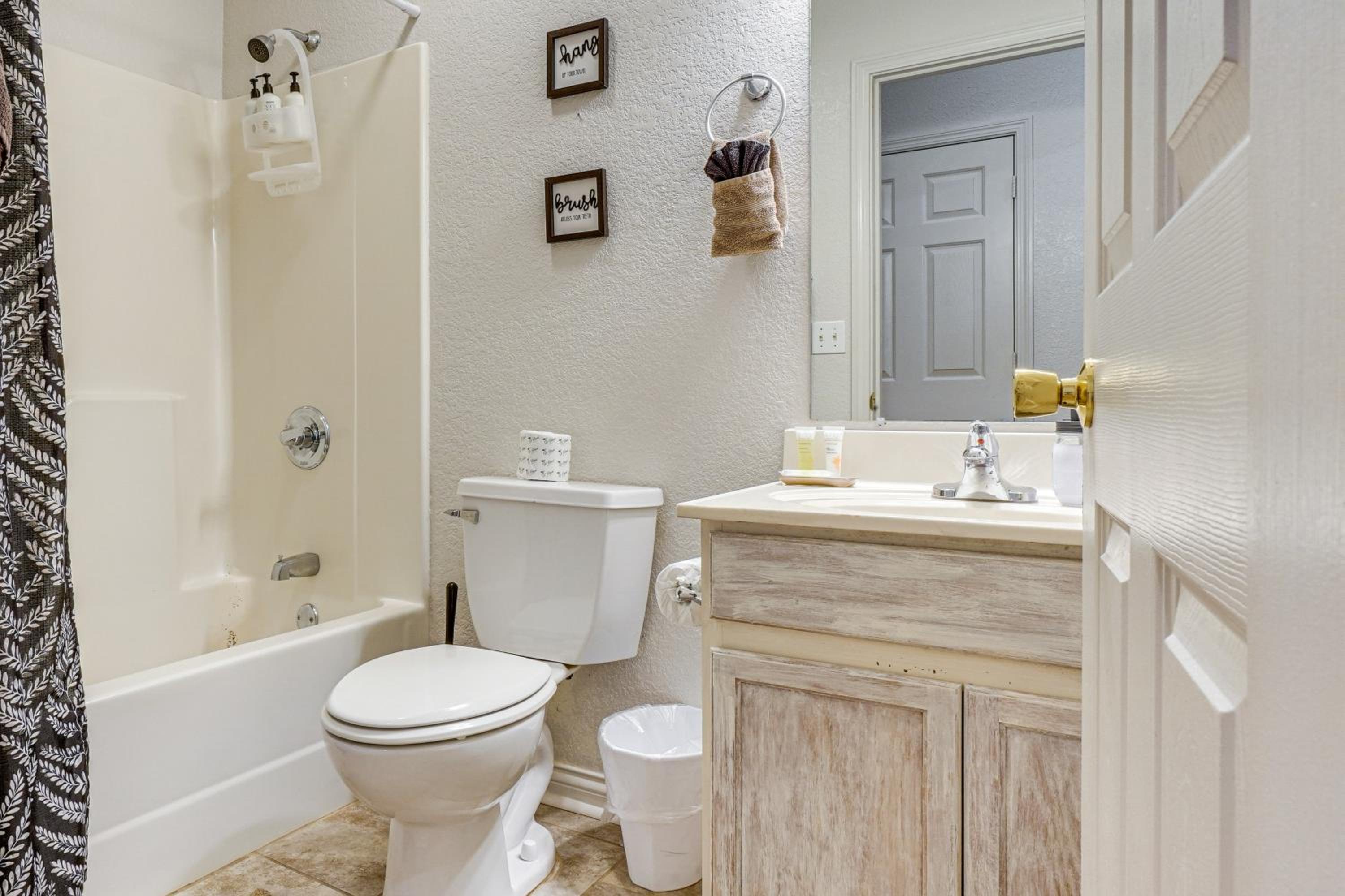 Newly Remodeled Mtn-View Retreat Private Hot Tub