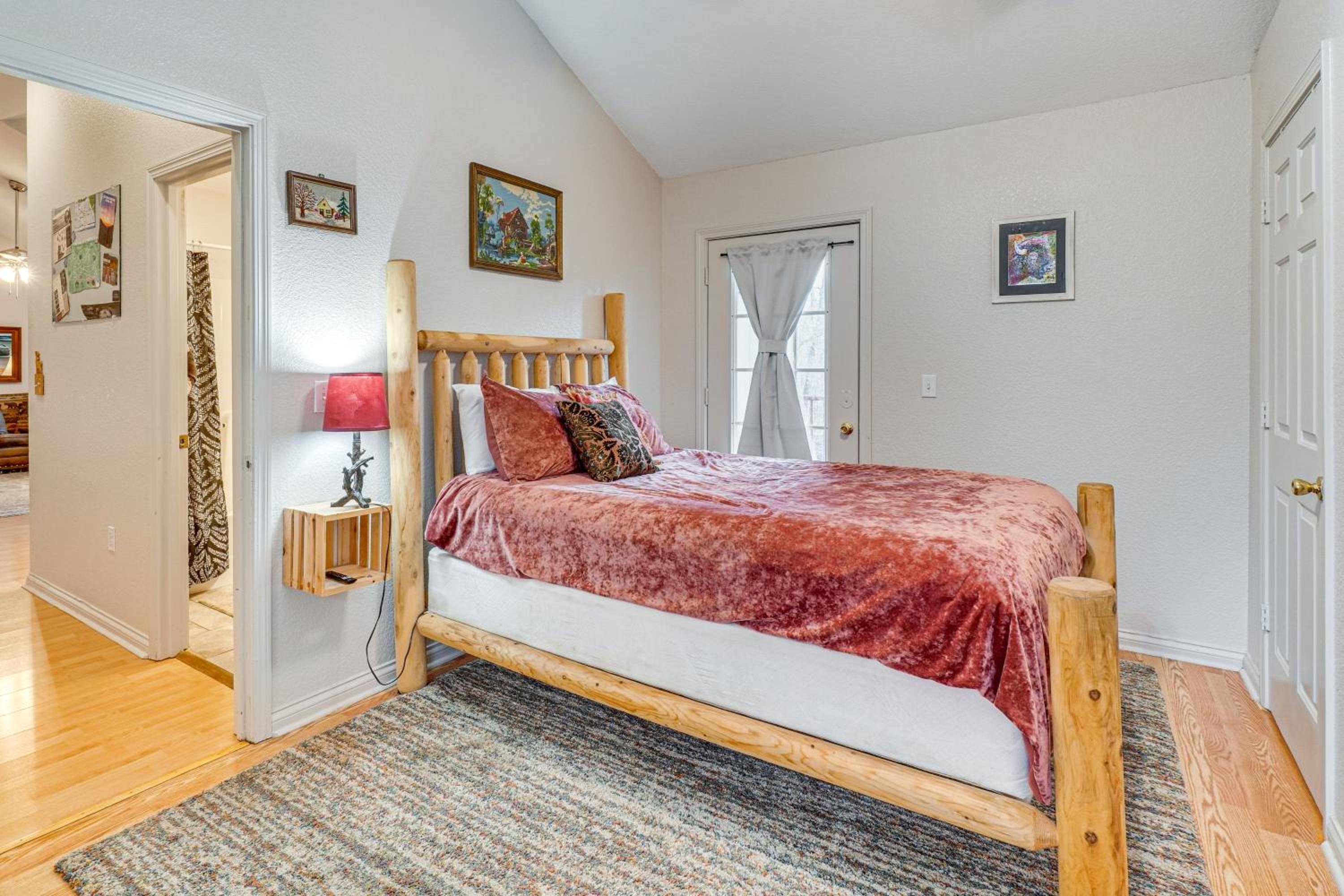 Newly Remodeled Mtn-View Retreat Private Hot Tub