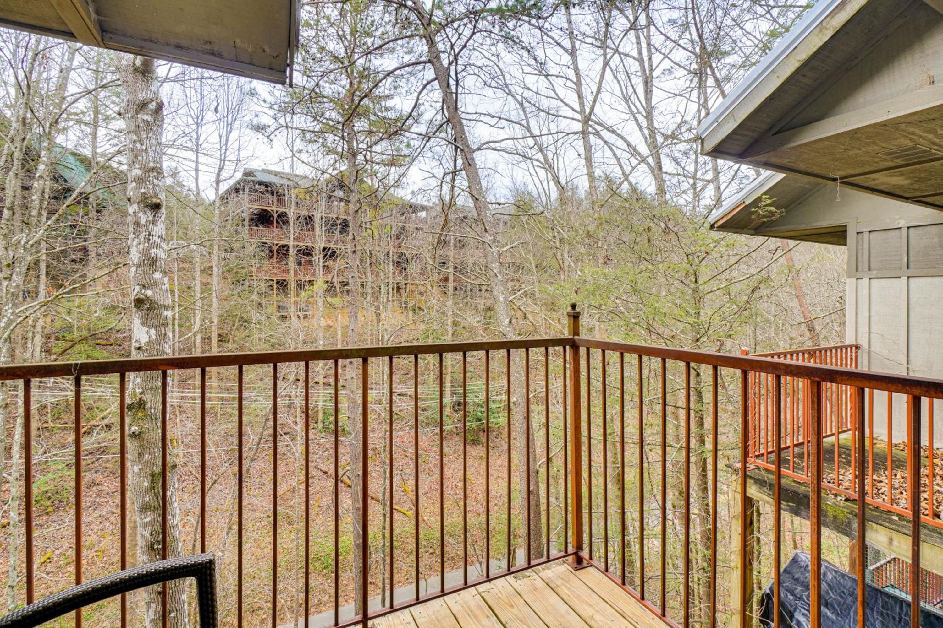 Prime Location! Peaceful Gatlinburg Stay with Deck