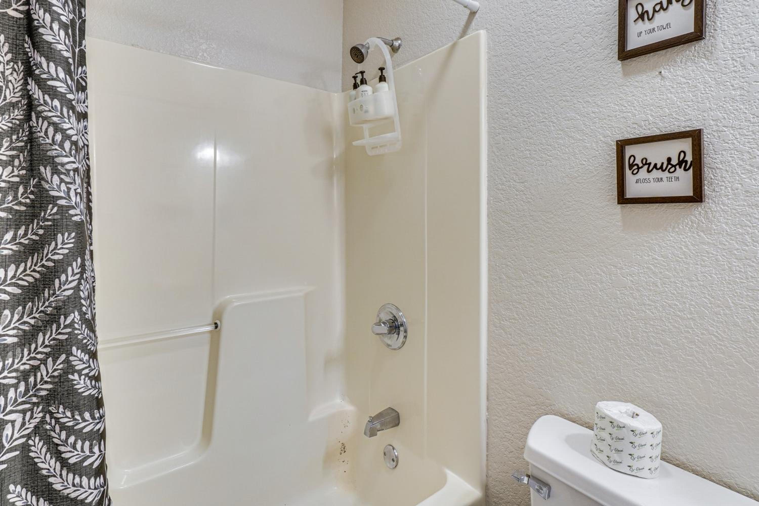 Newly Remodeled Mtn-View Retreat Private Hot Tub