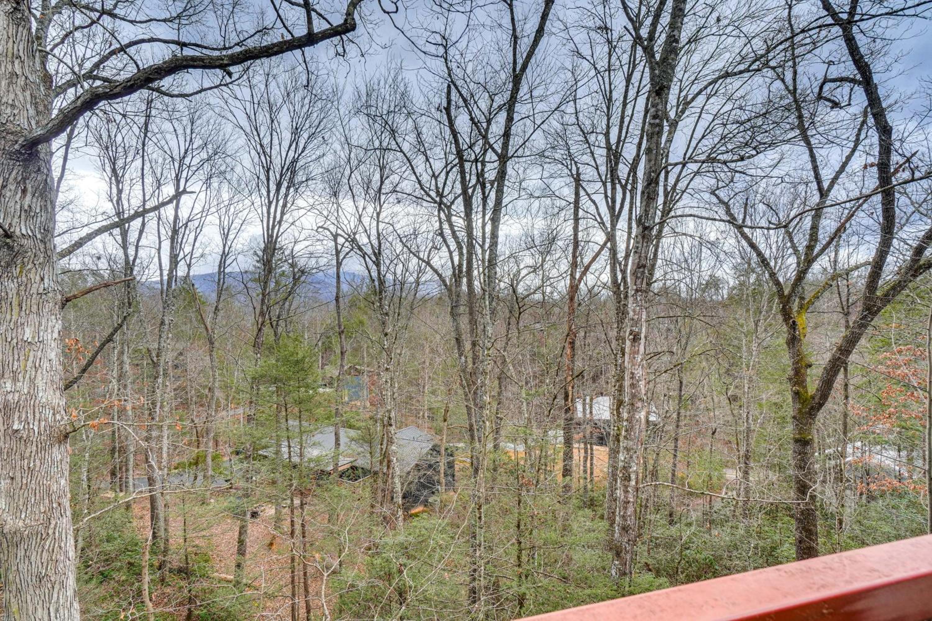 Newly Remodeled Mtn-View Retreat Private Hot Tub